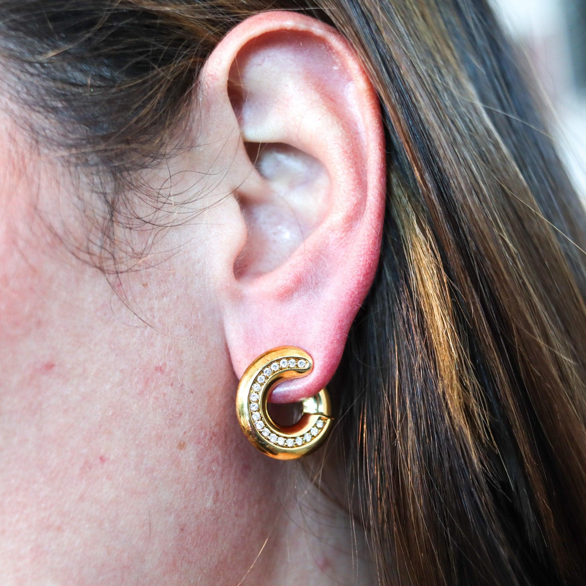 Hoops earrings designed by Antonini Gioielli.     

Beautiful and modern pair of hoops earrings, created in Milano Italy by the jewelry house of Antonini. The elegant earrings have been crafted as a left and right in solid yellow gold of 18 karats