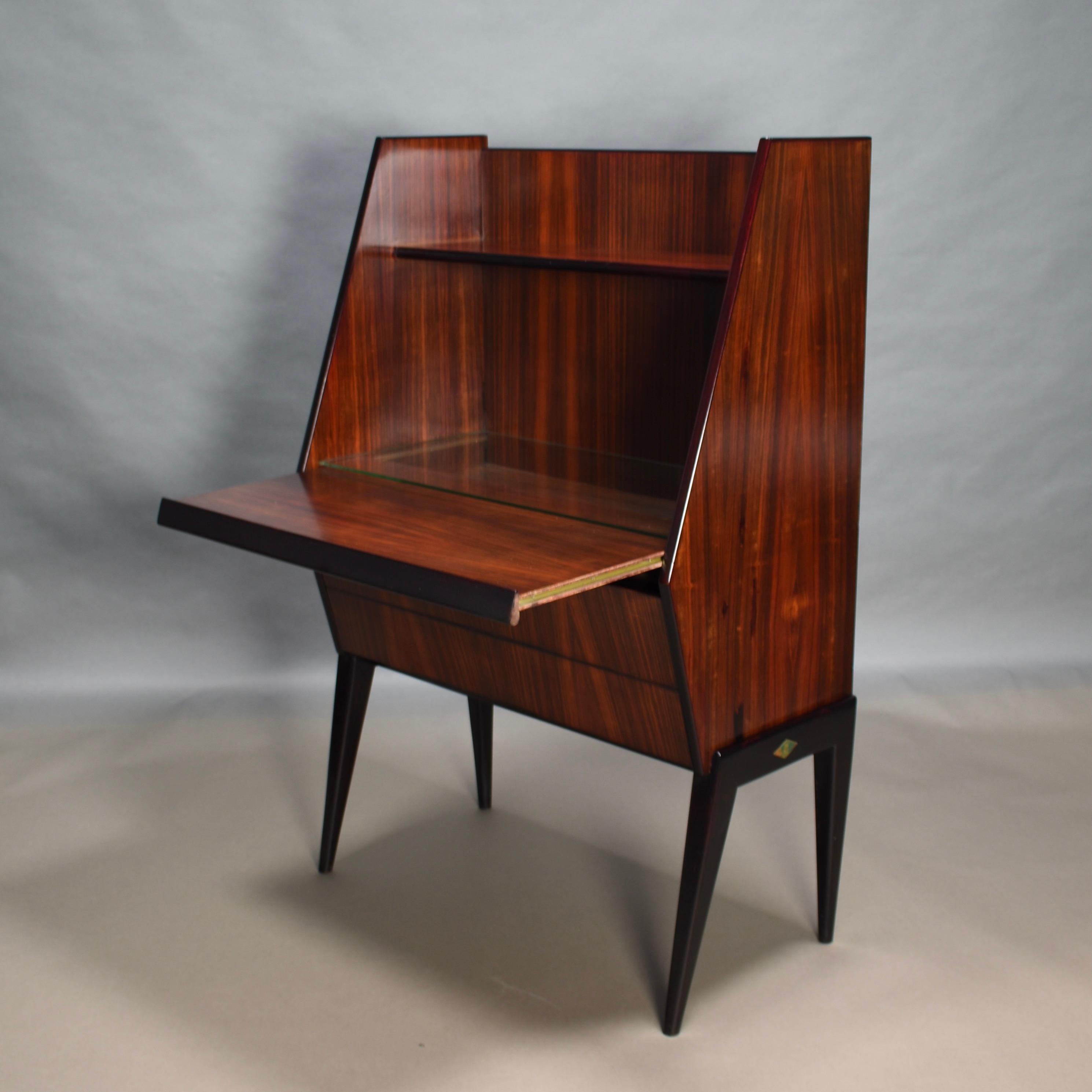 Cerise Antonino Gorgone Secretaire / Cabinet de bureau du milieu du siècle, Italie, circa 1950 en vente