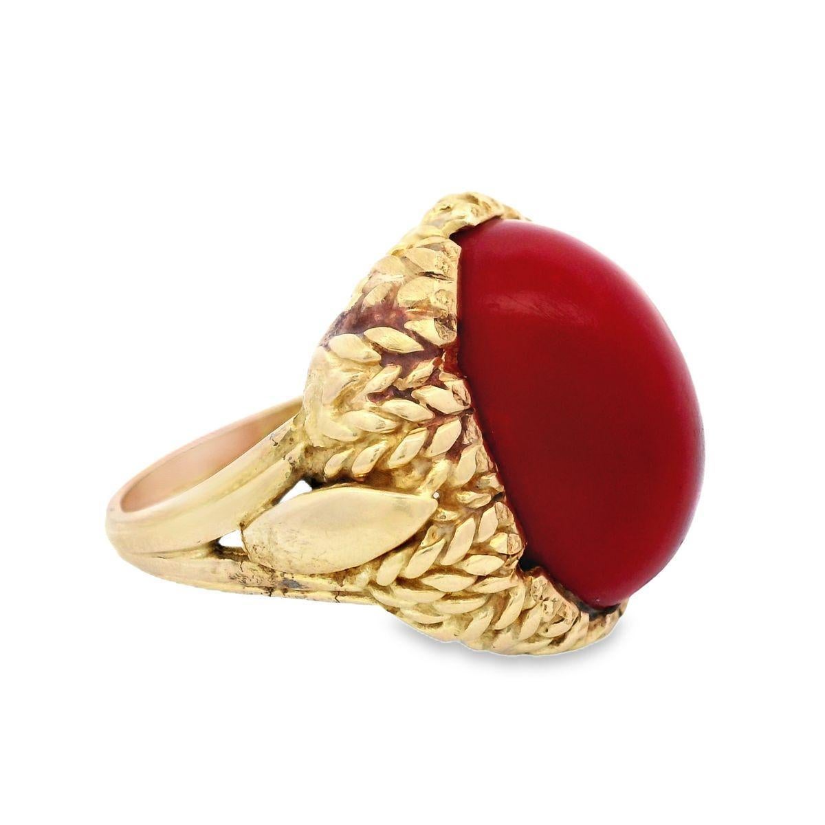 Antonio Belgiorno Anillo de oro amarillo de 18 quilates con coral rojo Cabujón en venta