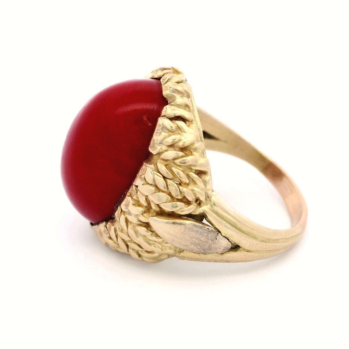 Femenino o masculino Antonio Belgiorno Anillo de oro amarillo de 18 quilates con coral rojo en venta