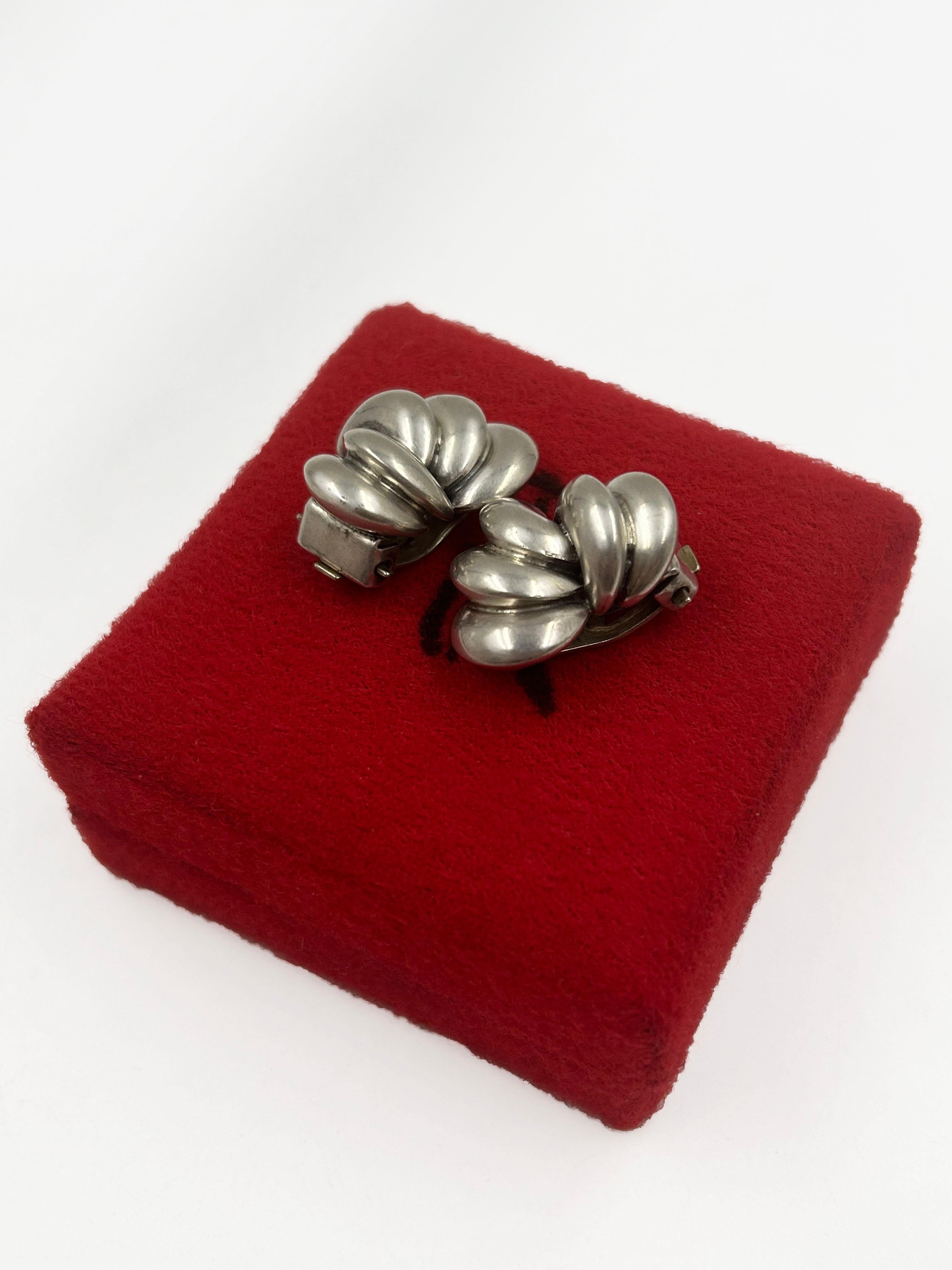 Fatto a mano Antonio Belgiorno - Coppia di orecchini a clip in argento 900, Argentina, metà del XX secolo in vendita