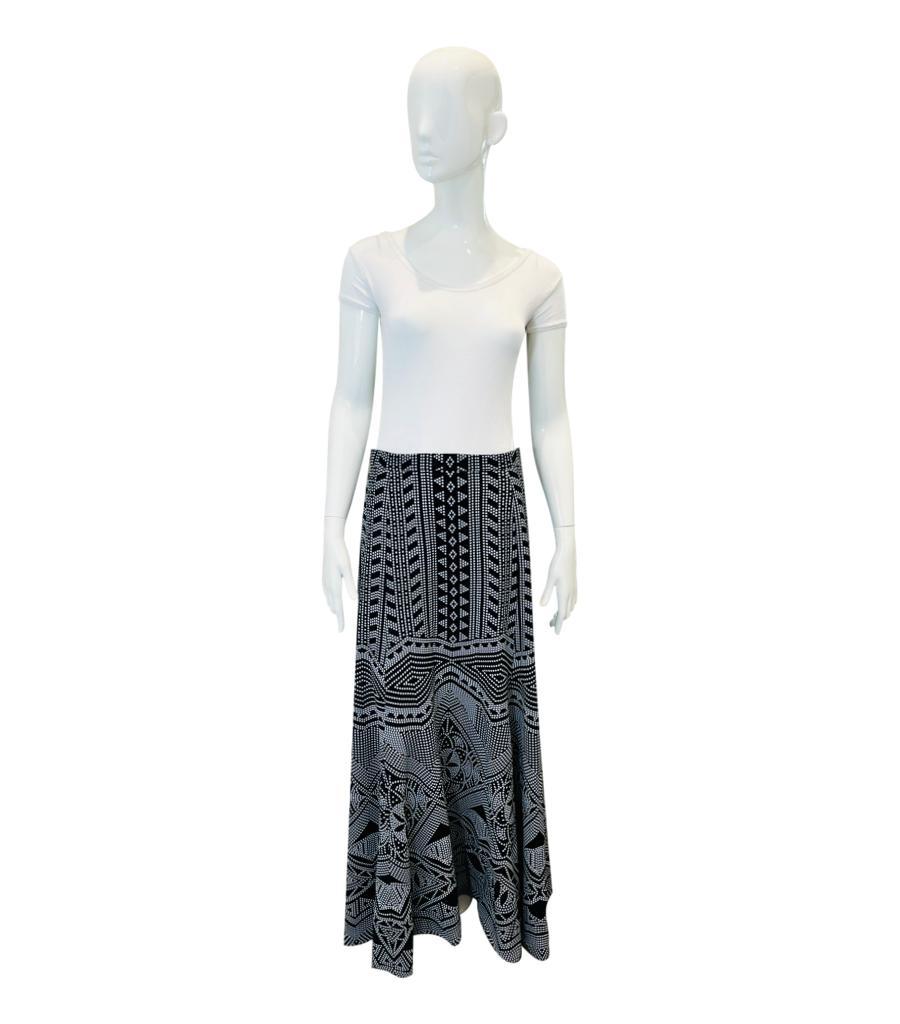 Antonio Beradi Silk Maxi Skirt
Black skirt with pattern though out.
Size - 42IT
Condition - Very Good
Composition - 97% Silk, 7% Elastane
