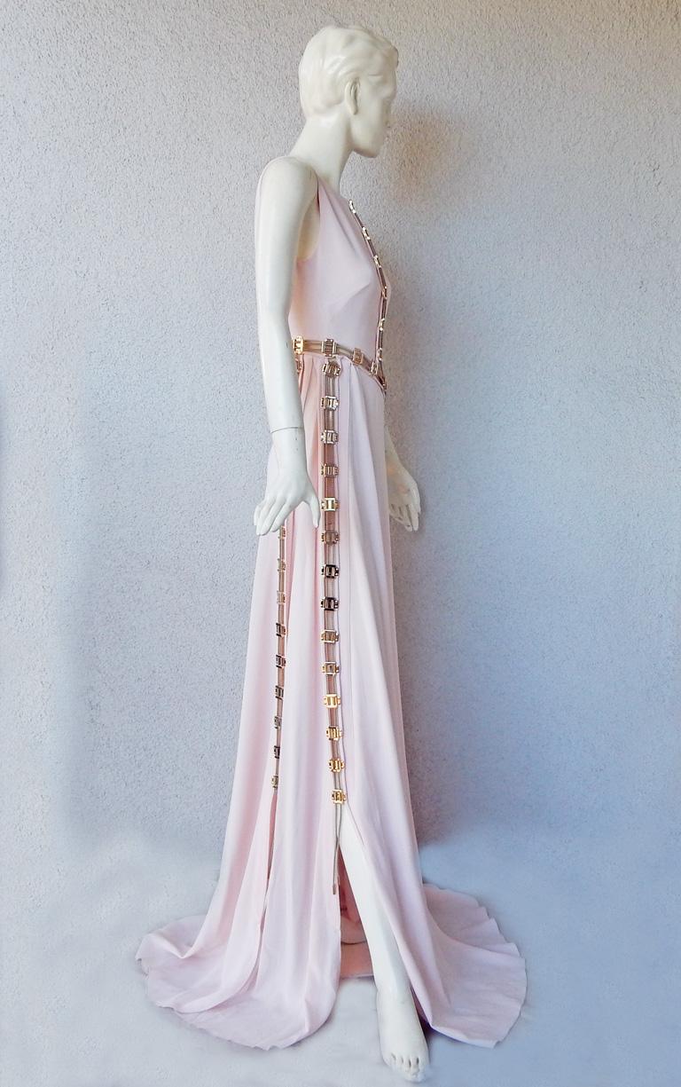 Antonio Berardi «tty in Pink » (pretty en rose)  Robe asymétrique avec quincaillerie en or rose  neuve avec étiquettes Neuf - En vente à Los Angeles, CA