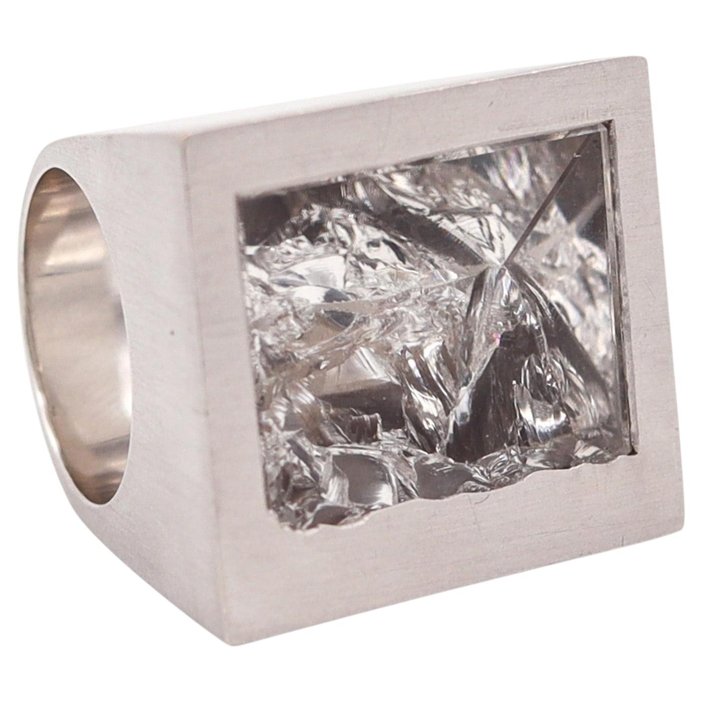 Bague de cocktail géométrique ANTONIO BERNARDO en or blanc 18 carats et cristal de roche fantaisie