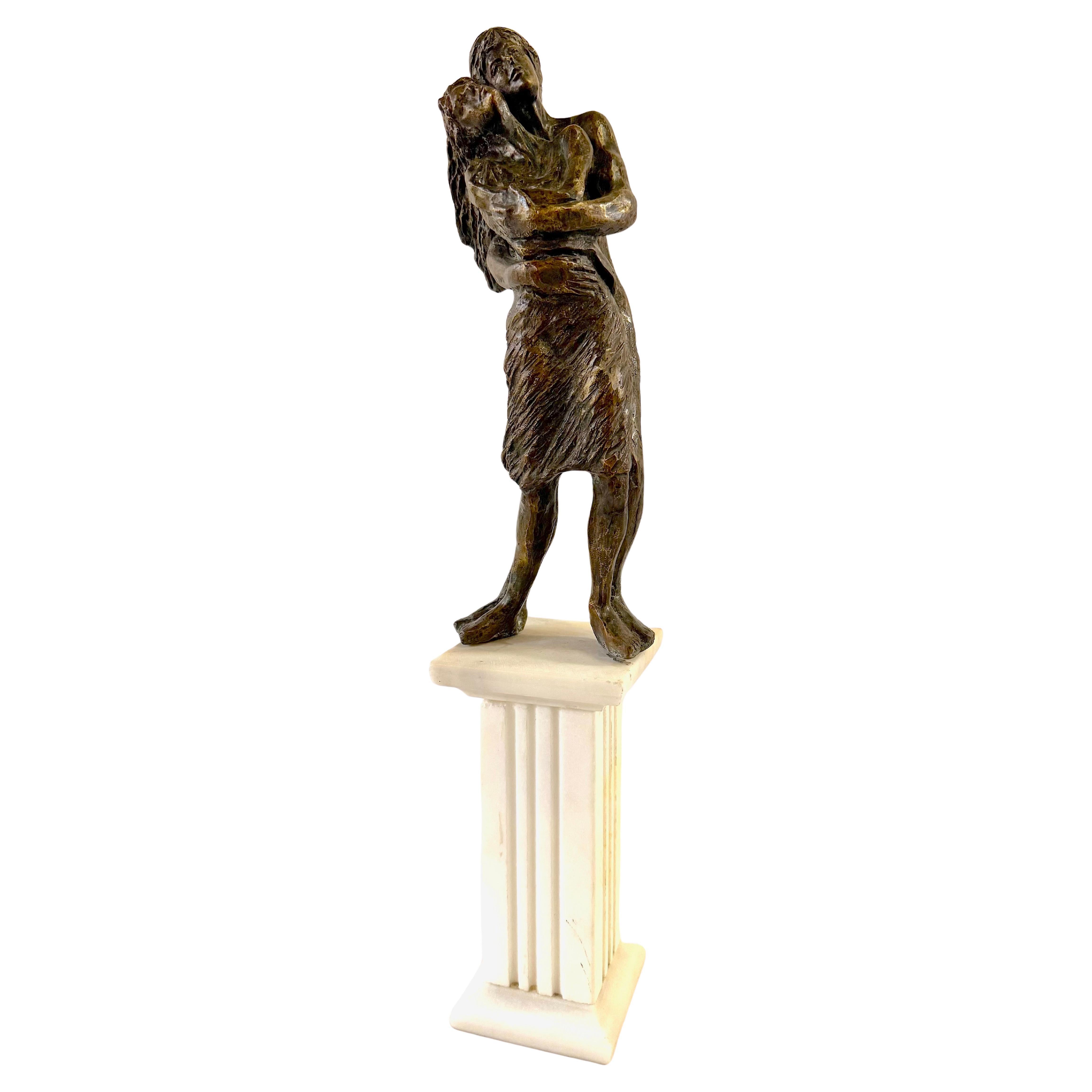 Antonio Camps Carol attr Escultura 'Abrazo' en venta