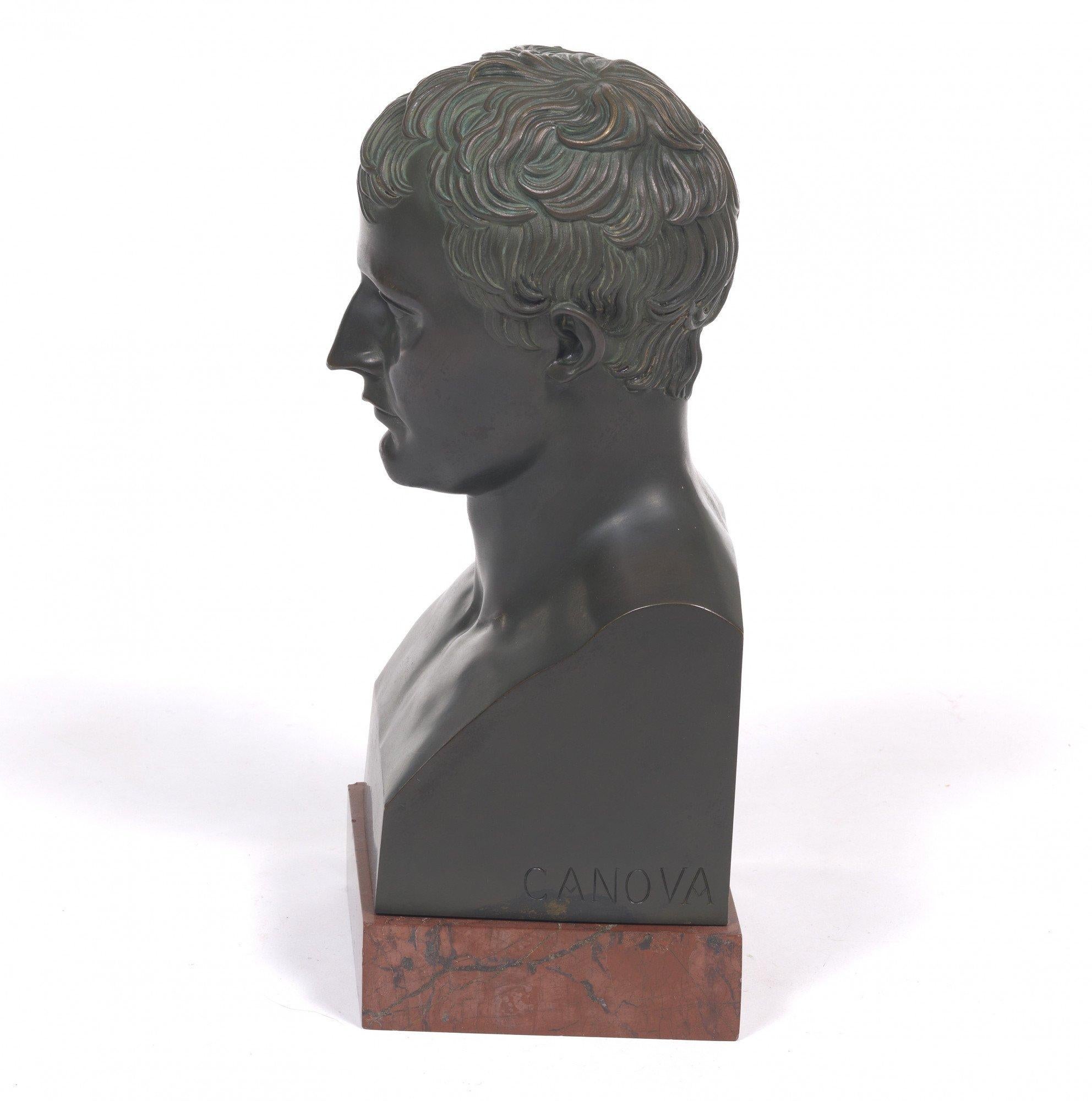Bronzebüste des jungen Napoleons als Caesar aus dem 19. Jahrhundert (Gold), Figurative Sculpture, von Antonio Canova