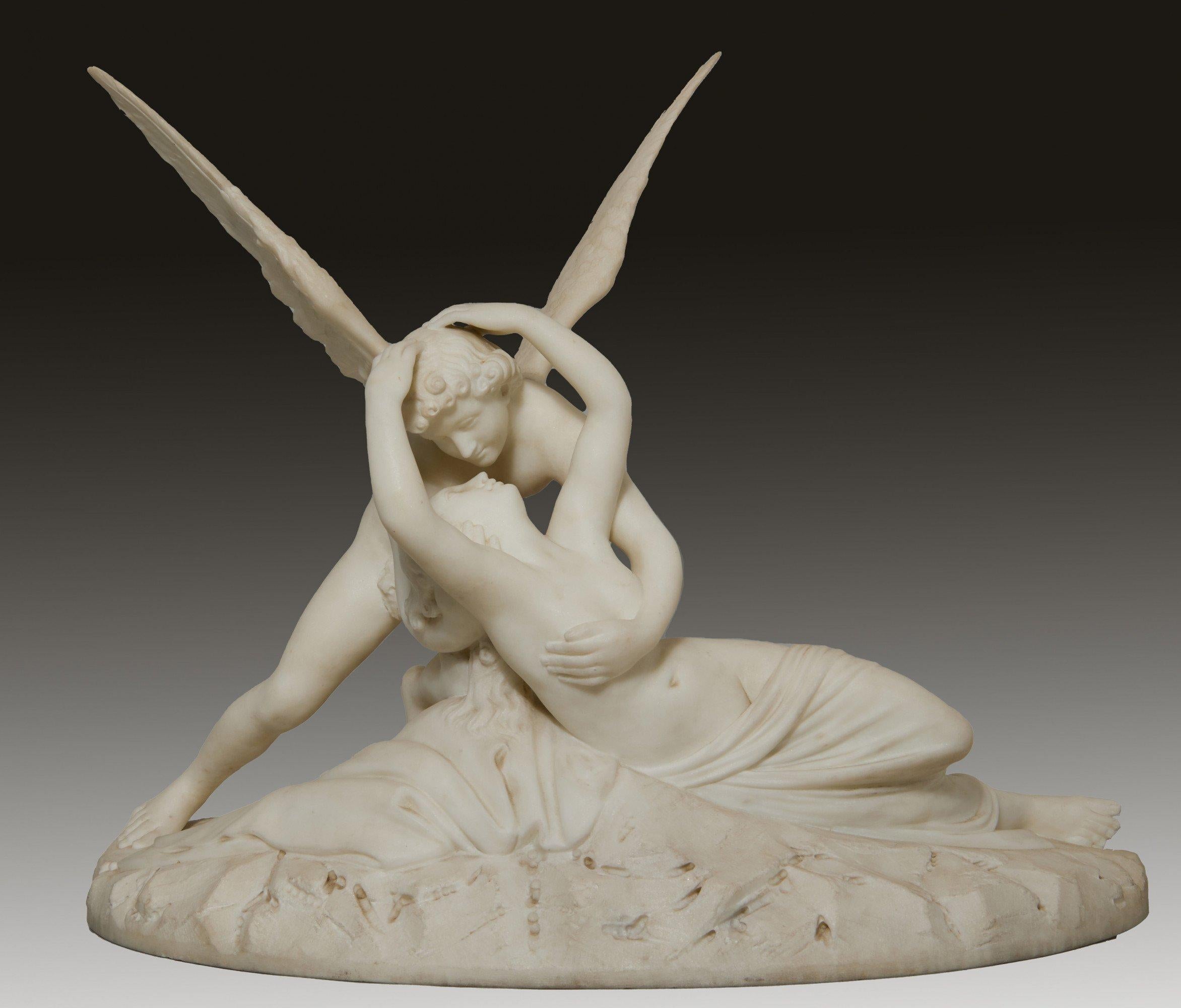 Psique resucitada por el beso de Cupido, gran escultura de mármol según Canova, s. XIX. - Figurative Sculpture Gris de Antonio Canova