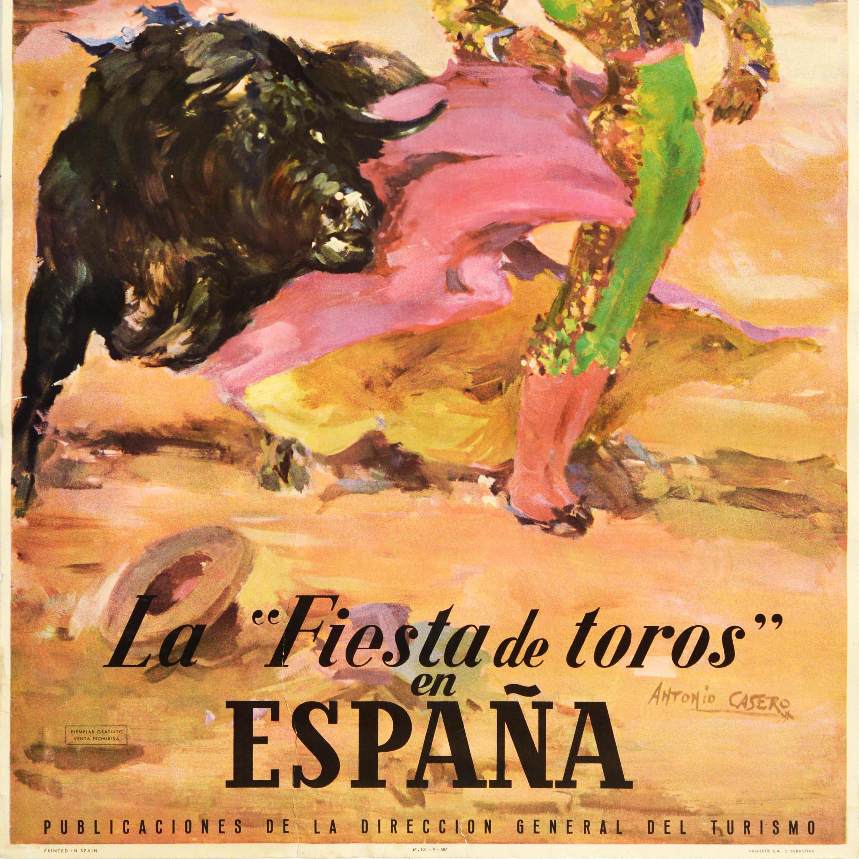Poster di viaggio originale d'epoca - La Fiesta de Toros en Espana / La festa della corrida in Spagna - con un'immagine colorata di una corrida con il torero che indossa la tradizionale uniforme verde e oro e tiene in mano un mantello colorato