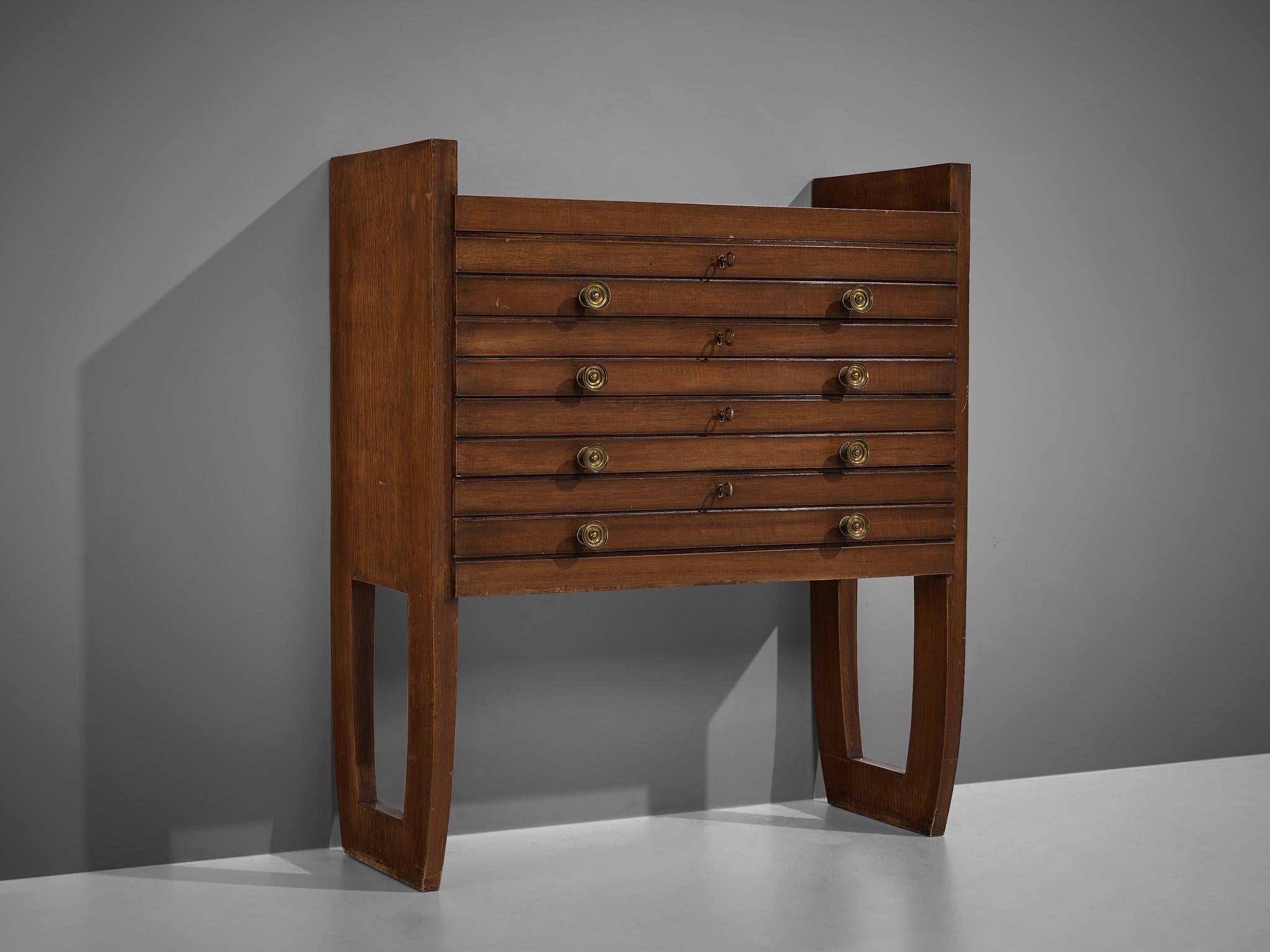 Antonio Cassi Ramelli, chest of drawers, walnut, brass, Italy, 1940s.

This Art Deco chest of drawers is designed by the Italian designer Antonio Cassi Ramelli; a contemporary of Paulo Buffa and whom he collaborated with during the early period of