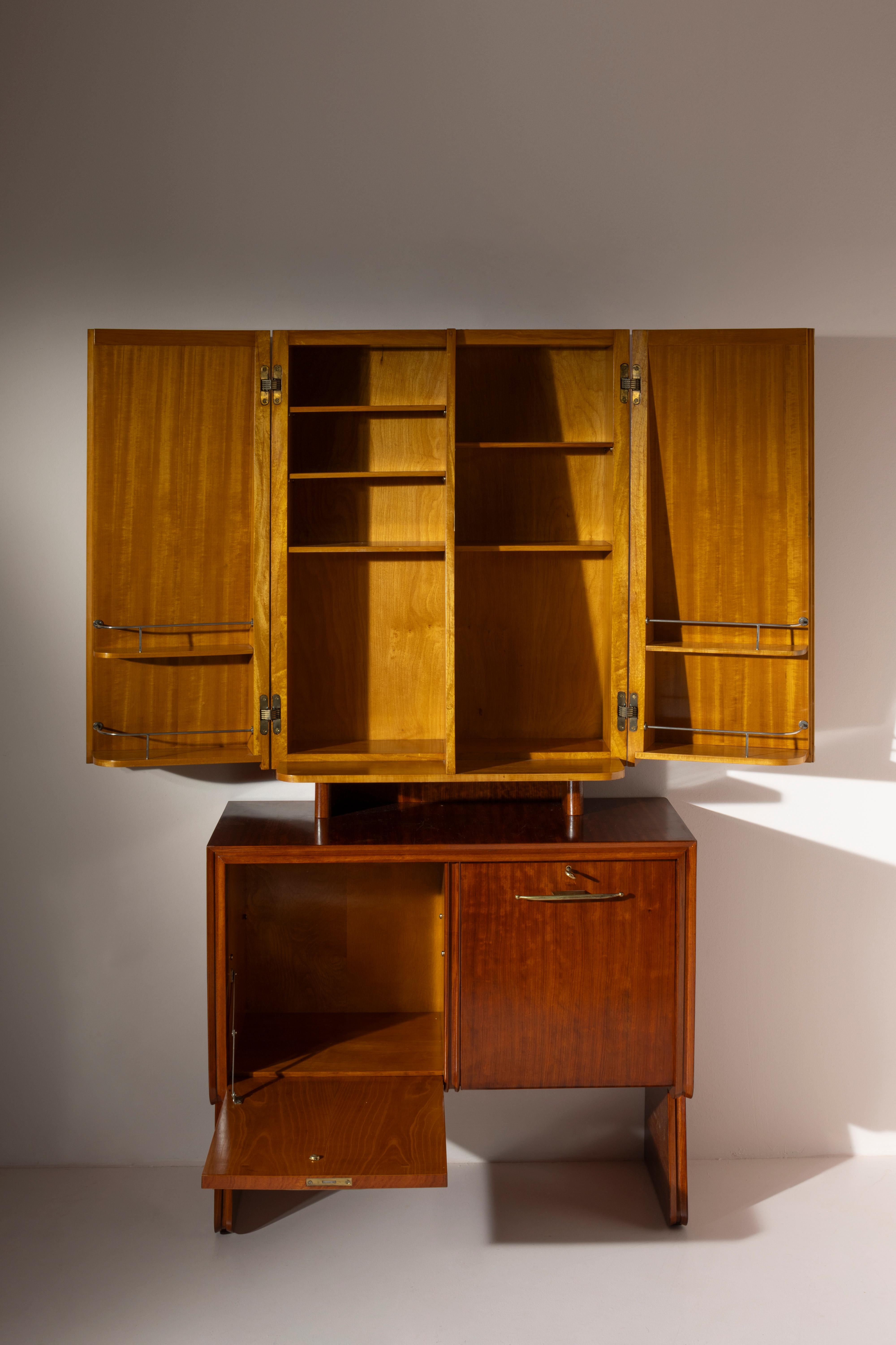 Antonio Cassi Ramelli two bodies bar cabinet made of wood and brass, Italy 1950s For Sale 6