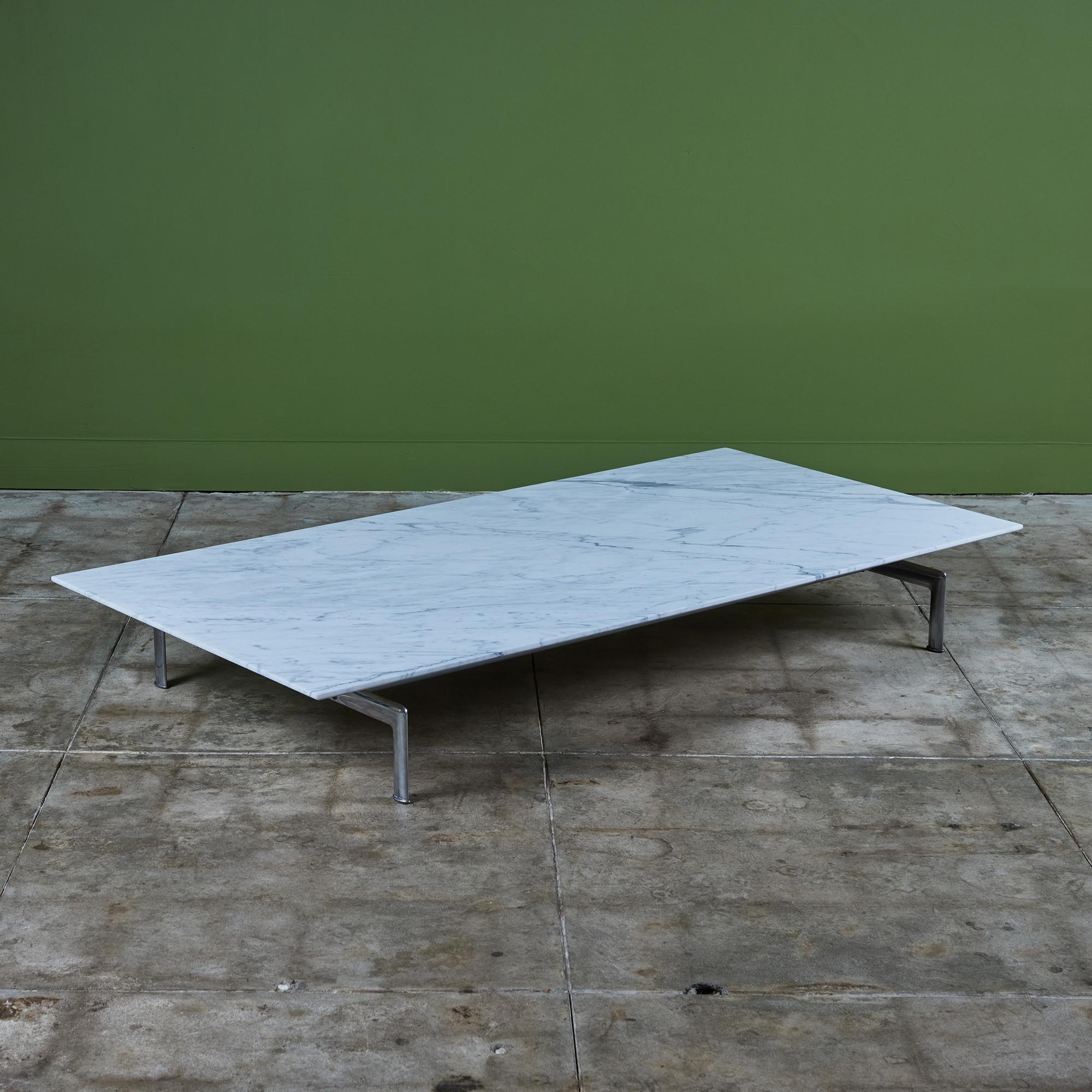 Diesis Marble Coffee Table by Antonio Citterio for B&B Italia c.1970's, Italy. The table features a large white marble rectangular top with distinct gray veining. The marble top rests on a die-cast aluminum base.
 
Dimensions
74.75