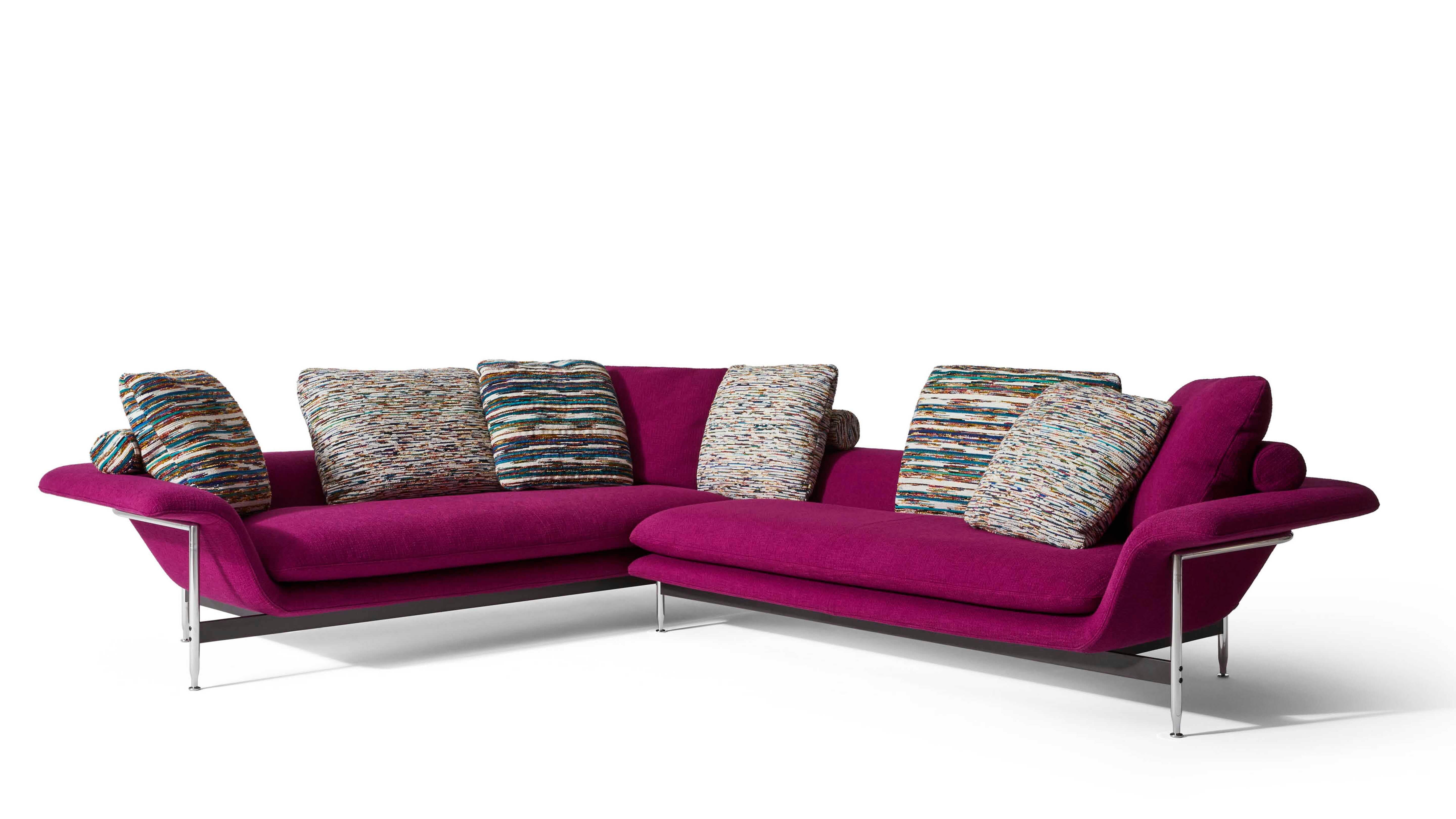 Antonio Citterio Esosoft Benches For Cassina

A living room system designed to define the domestic landscape in a fluid, flexible manner. The first project designed by Antonio Citterio for Cassina is a modular sofa that embodies timeless elegance