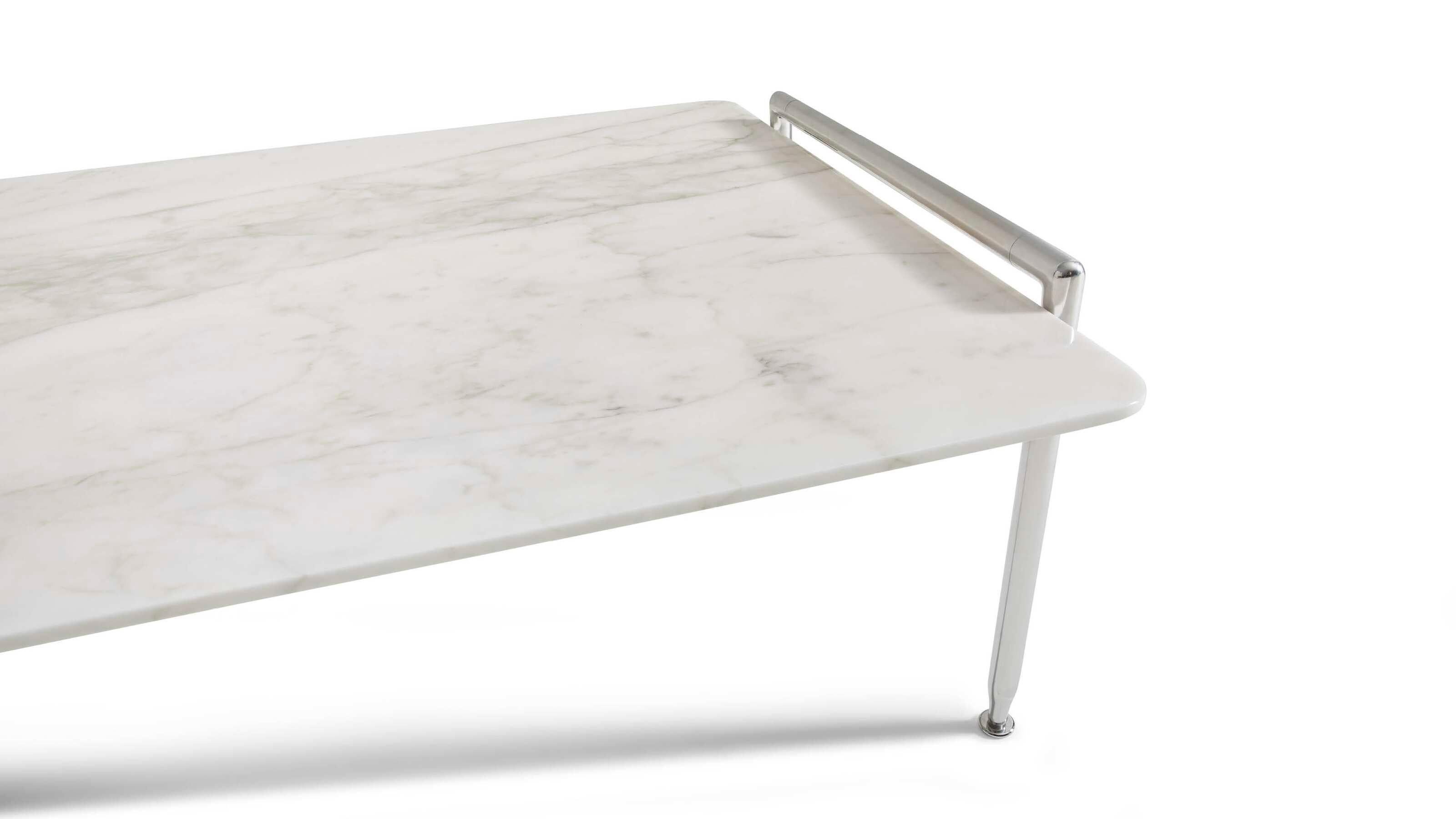 Antonio Citterio Esosoft Coffee Table For Cassina

To round out the first project ‒ the modular Esosoft sofa ‒ by architect Antonio Citterio for Cassina, a series of coffee tables in various sizes and two heights are added to the collection.  

The