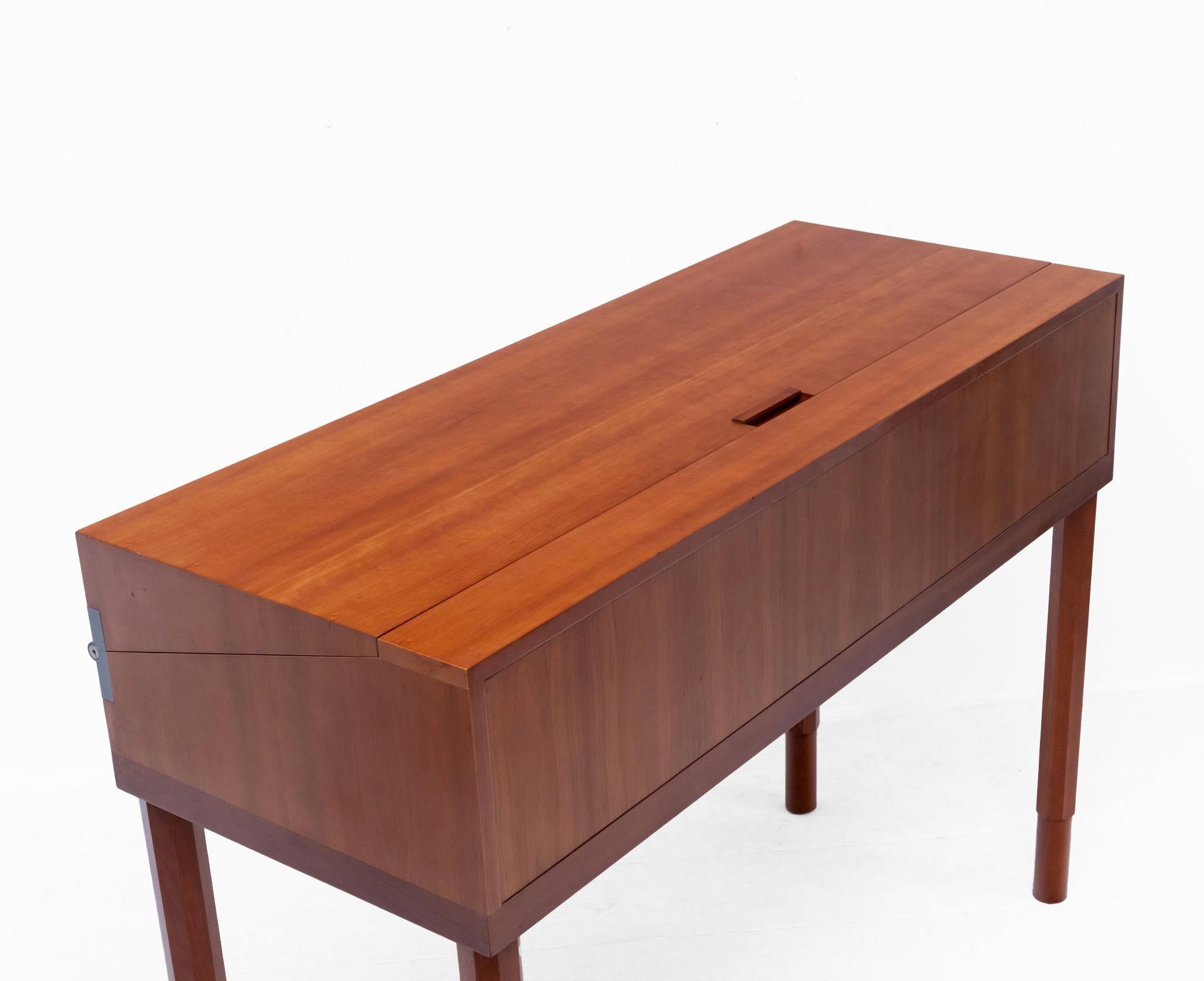 Antonio Citterio Folding top Desk Sideboard By B&B Italia For Sale 3
