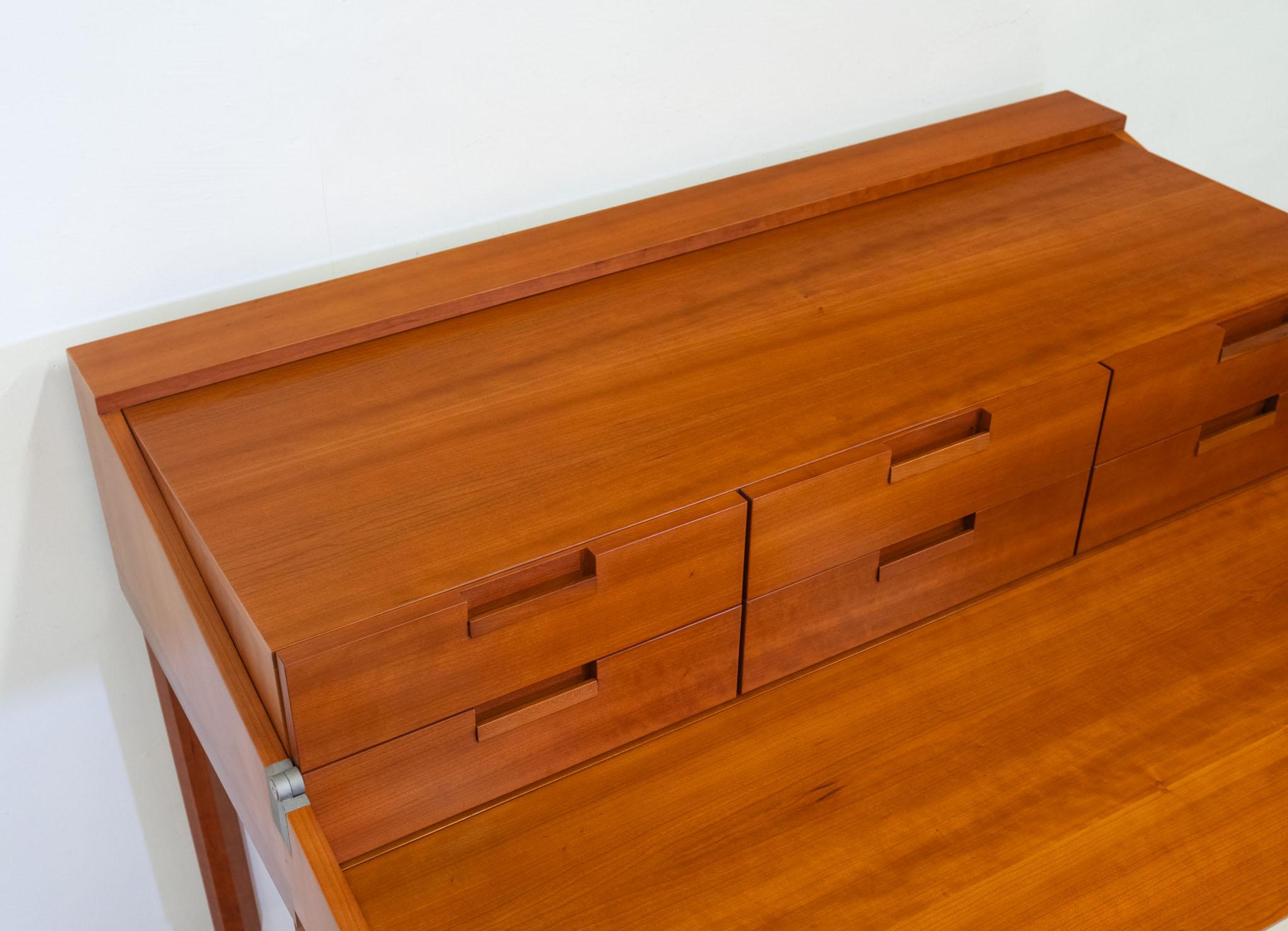 Antonio Citterio Folding top Desk Sideboard By B&B Italia For Sale 5