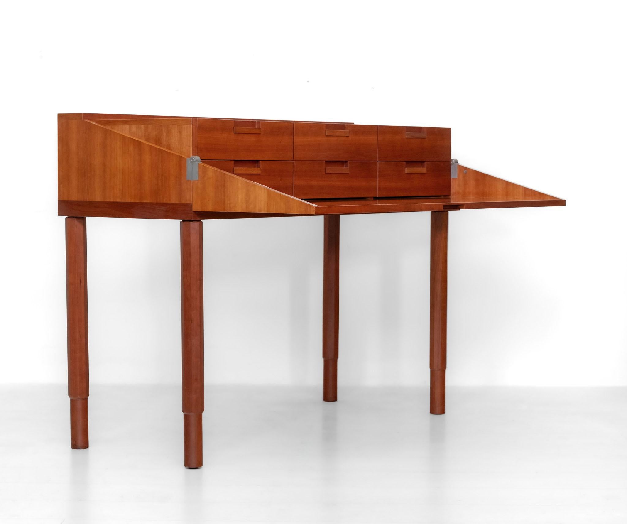Antonio Citterio Folding top Desk Sideboard By B&B Italia For Sale 6