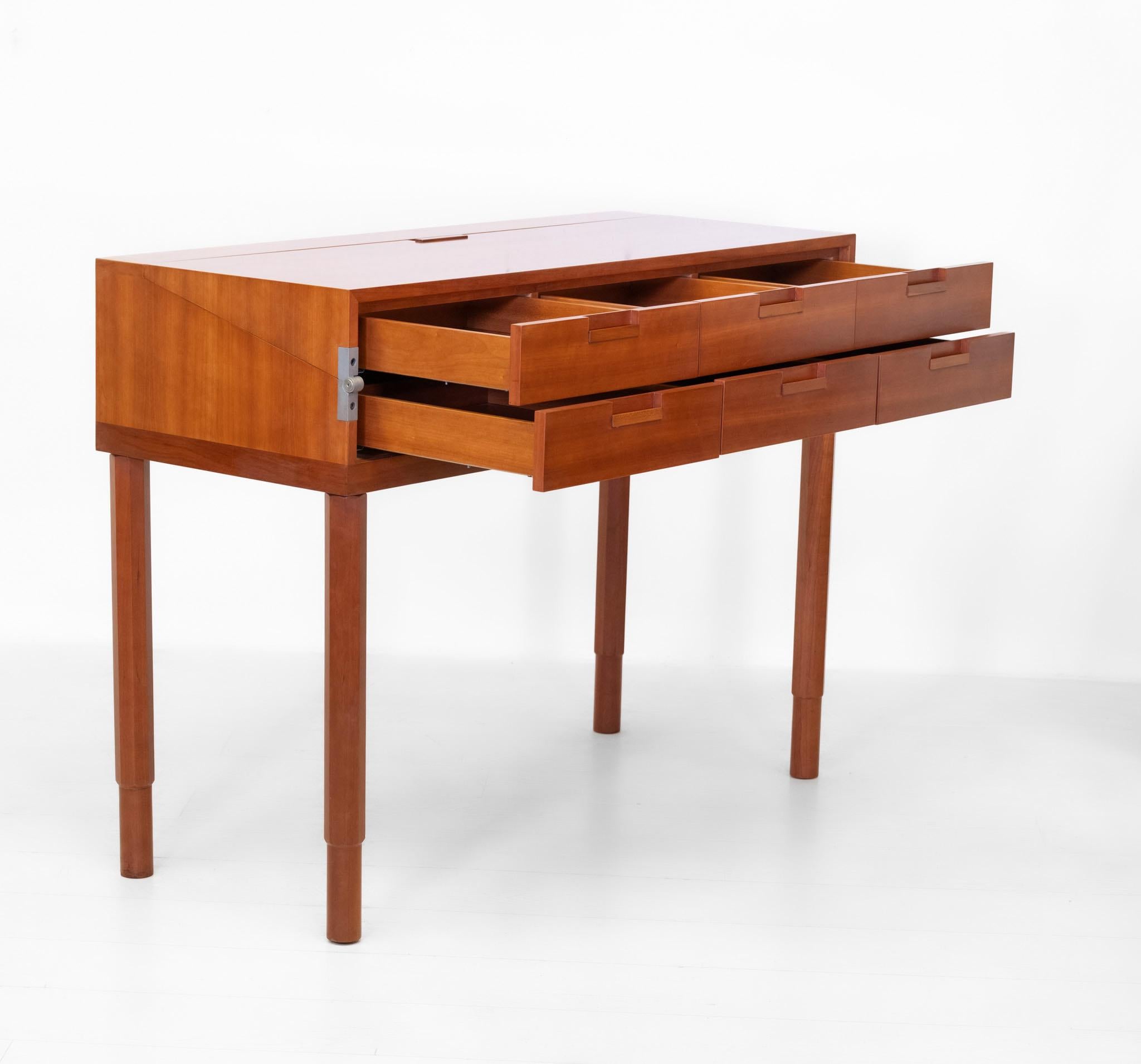 20th Century Antonio Citterio Folding top Desk Sideboard By B&B Italia For Sale