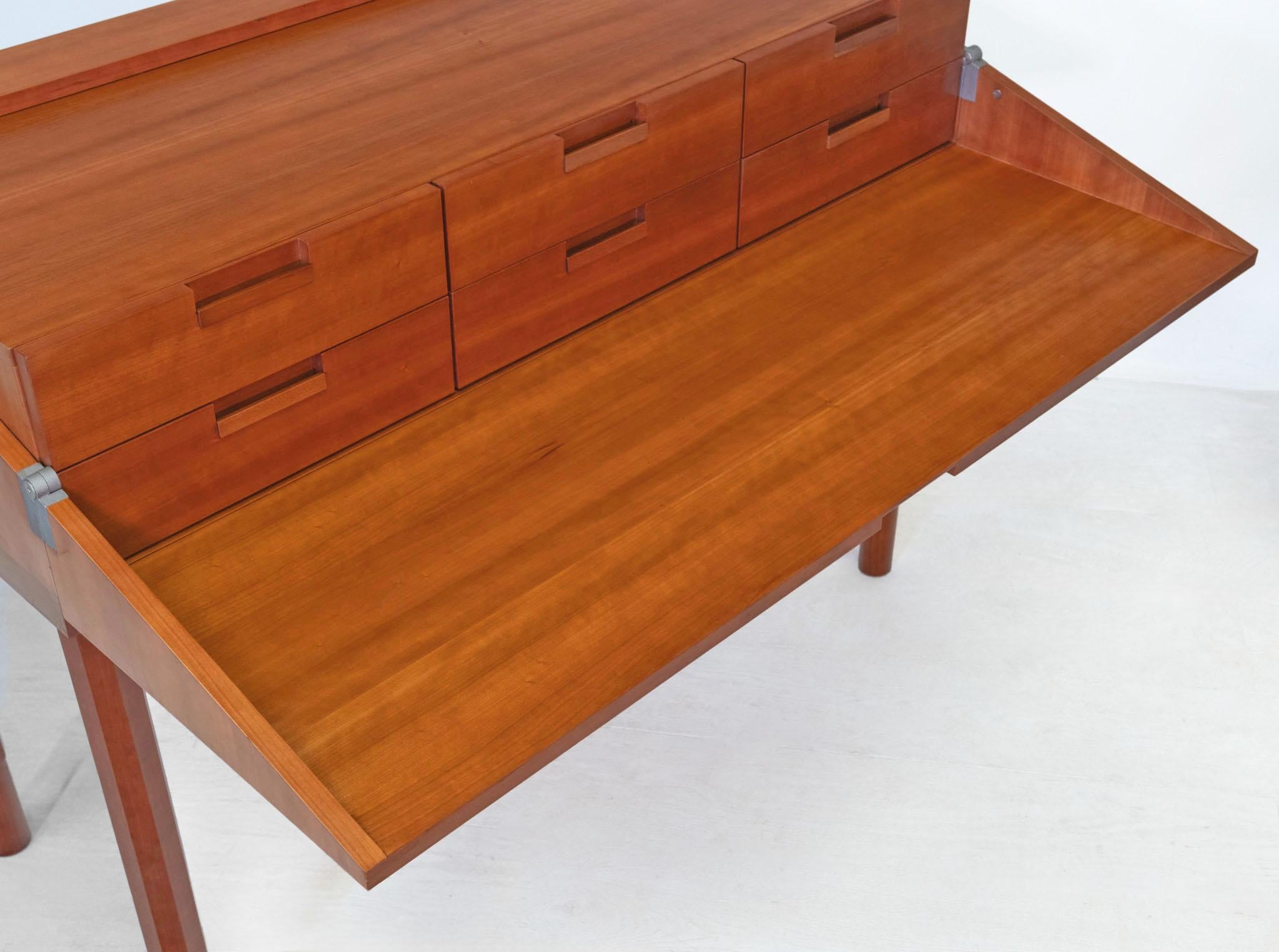 Antonio Citterio Folding top Desk Sideboard By B&B Italia For Sale 1