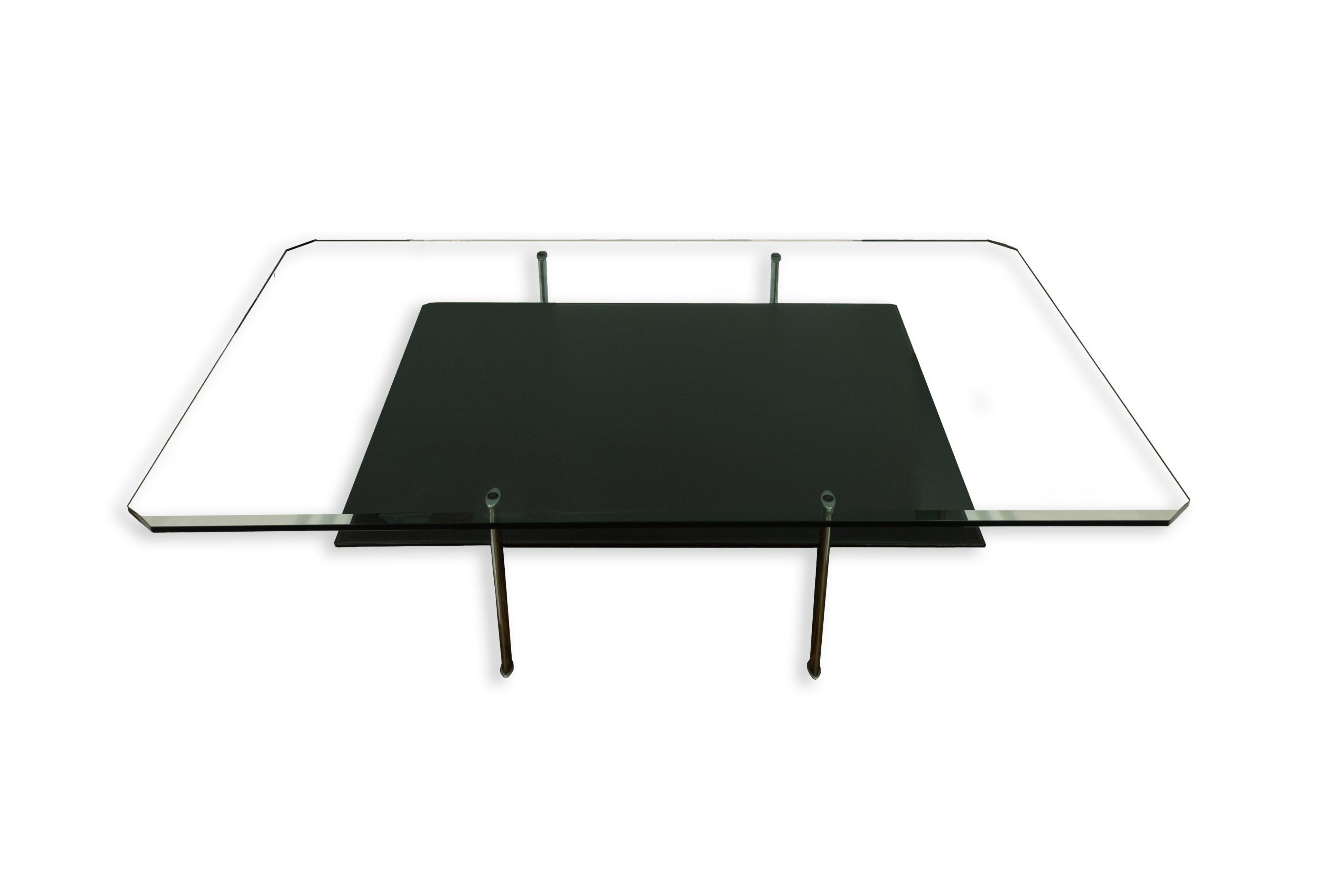 Antonio Citterio für B&B Italia Diesis, Couchtisch aus verchromtem Glas und Chromleder, 2 Stufen im Angebot 1