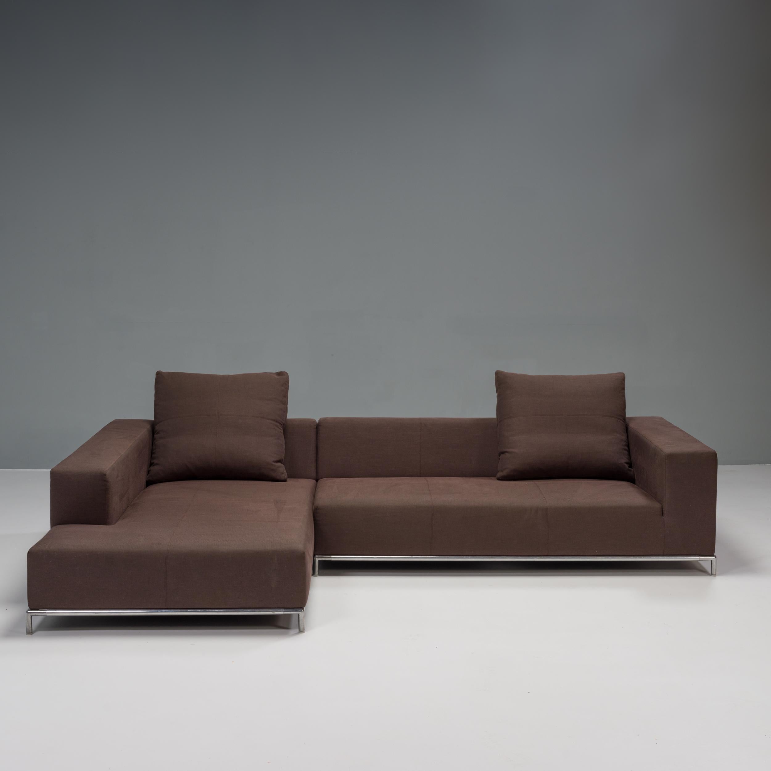 The George collection was originally designed in 2001 by Antonio Citterio for B&B Italia, and is a fantastic example of modern design.

This corner model comprises two units to form a tuxedo-style sofa with integrated back and armrests.

The