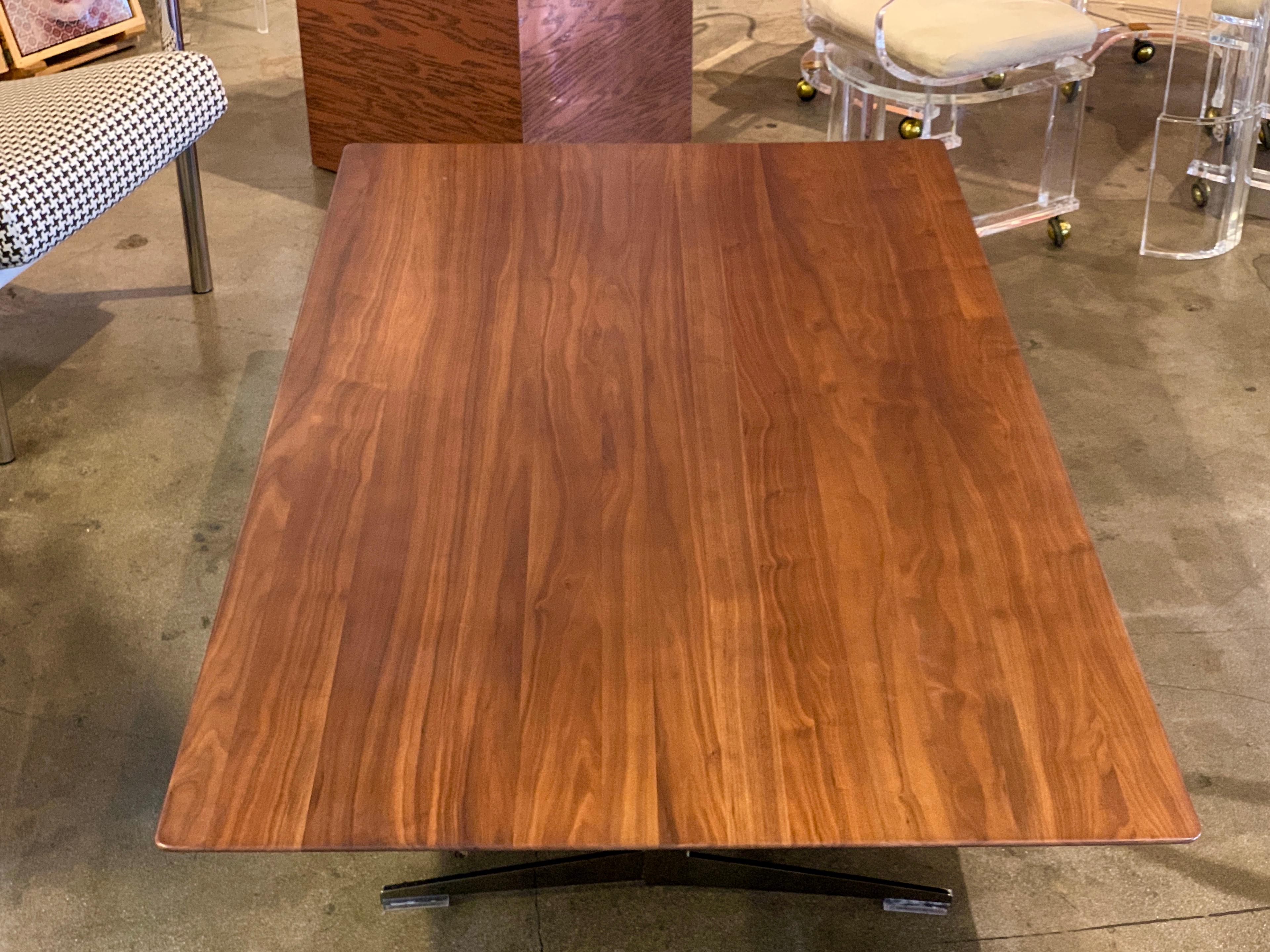 A stunning walnut cocktail coffee table designed by Antonio Citterio for Flexform. It features metal supports and Lucite feet. Retains two Flexform made in Italy Labels. In good condition, with minor imperfections.