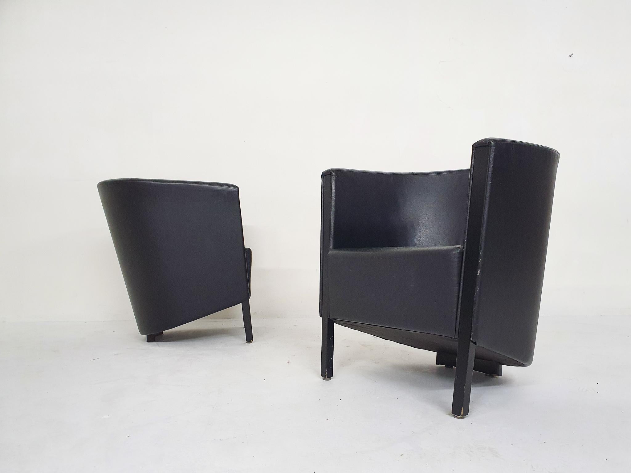 Set of two black leather lounge chairs with black wooden feet by Antonio Citterio for Moroso With normal traces of use consistent with age and use.

