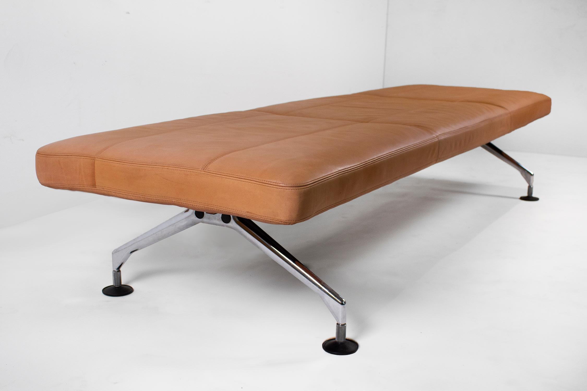 Mid-Century Modern Antonio Citterio Leather Daybed / Bench for Vitra, Germany, circa 1989