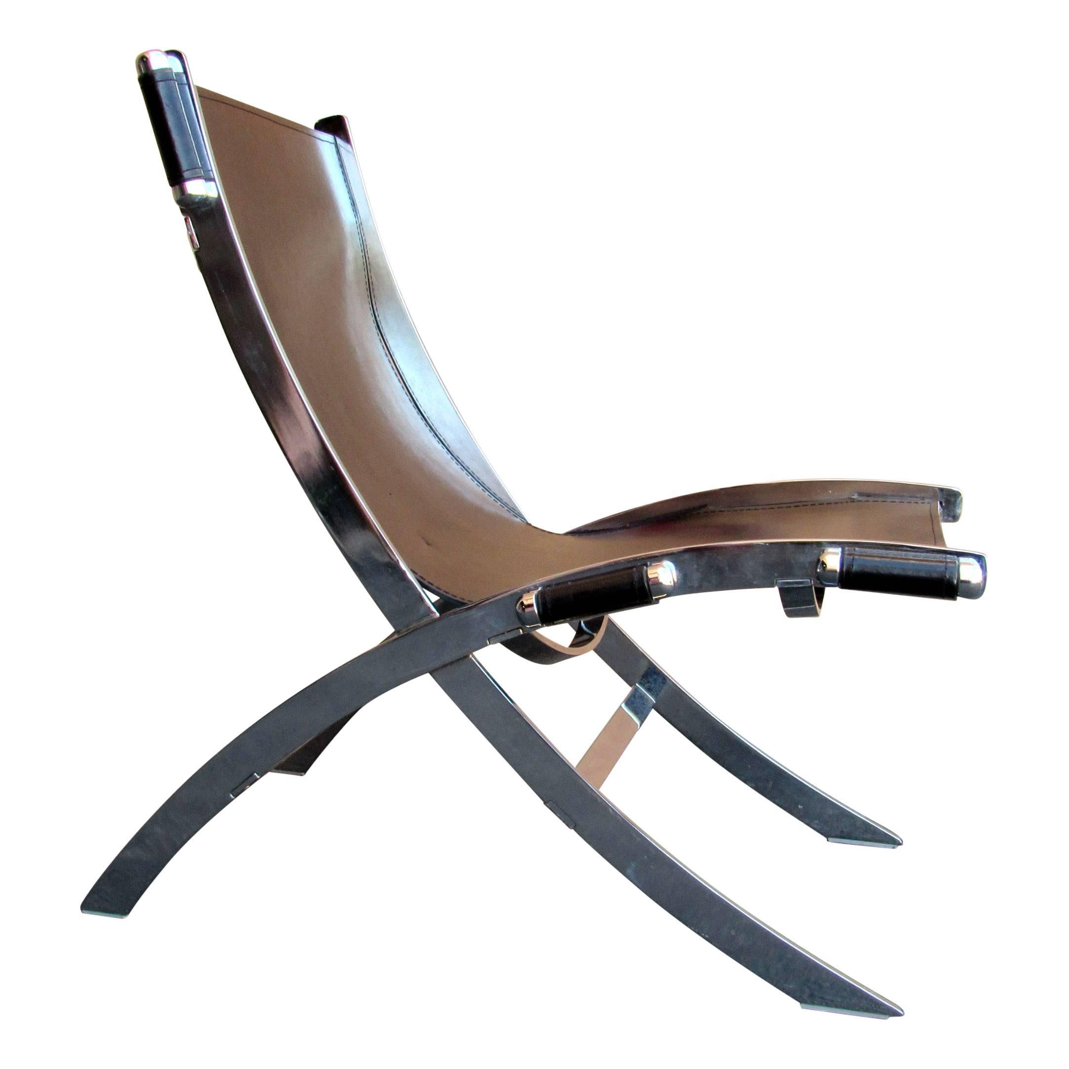 Antonio Citterio sling chair for Flexform features a chromed steel frame forming an X-base and a black leather sling seat is stretched over it. The sides of the frame have multiple embellishments or hand holds, which are wrapped in the same soft