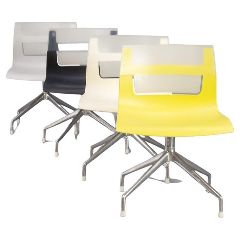 The Otto series produces a higher degree of comfort, for a plastic chair, through the innovative use of varying flexibility, one matte (available in white, anthracite, grey or mustard yellow), the other in a softer semitransparent plastic. The