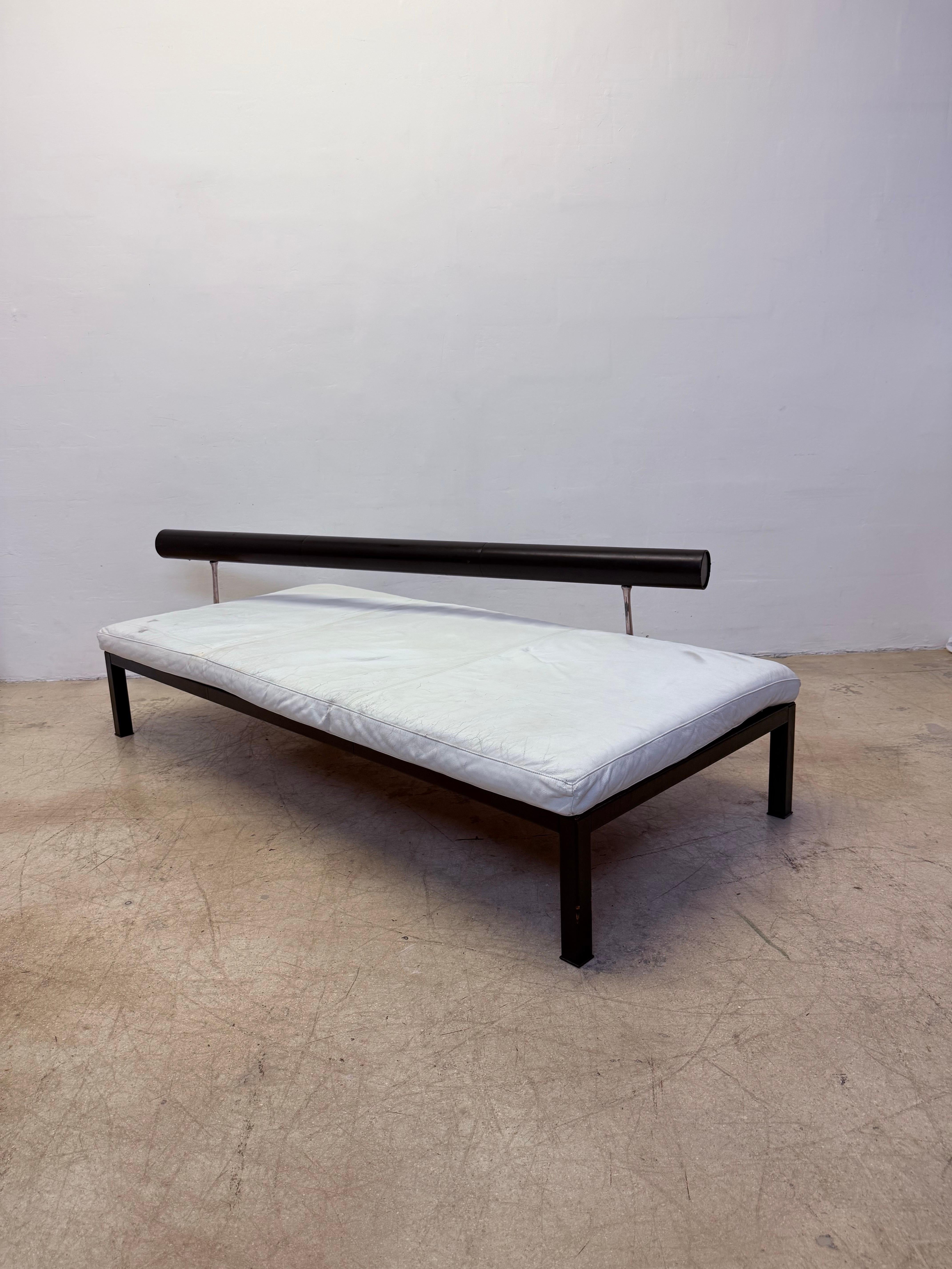 Post-Modern Antonio Citterio Sity Leather and Steel Sofa Daybed for B&B Italia, 1980s For Sale