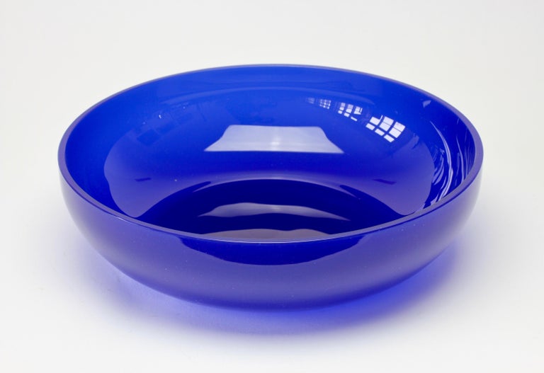 Large cobalt blue colored (colored) Murano glass serving bowl or dish attributed to Italian Murano glass designer by Antonio da Ros (1936-2012) for Cenedese, circa 1970-1990. Wonderful deep cobalt blue color. Simplistic yet elegant form, almost