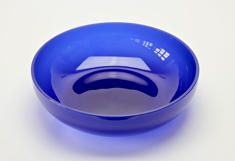 Mid-Century Modern Antonio da Ros (attr.) for Cenedese Large Cobalt Blue Colored Murano Glass Bowl For Sale