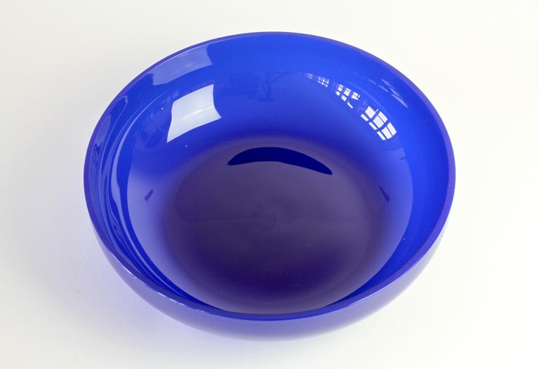 Italian Antonio da Ros (attr.) for Cenedese Large Cobalt Blue Colored Murano Glass Bowl For Sale
