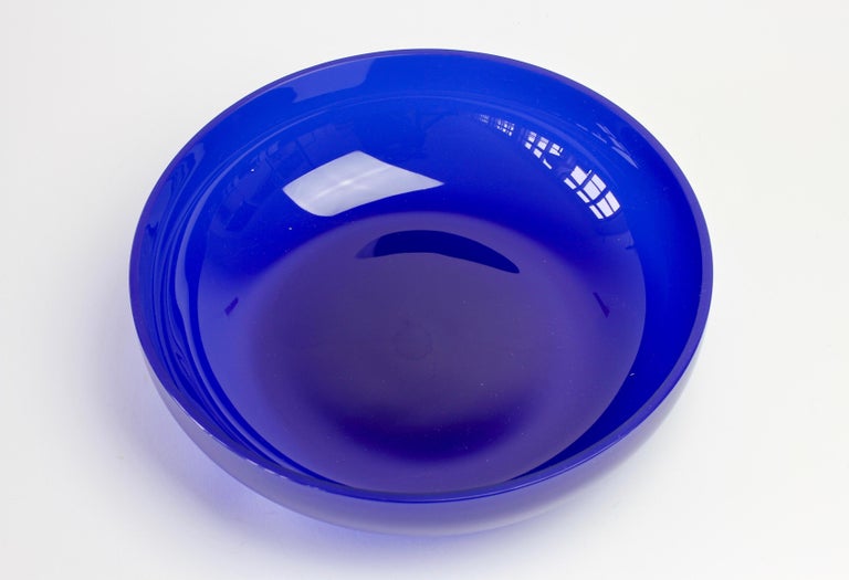 Antonio da Ros (attr.) for Cenedese Large Cobalt Blue Colored Murano Glass Bowl In Good Condition For Sale In Landau an der Isar, Bayern