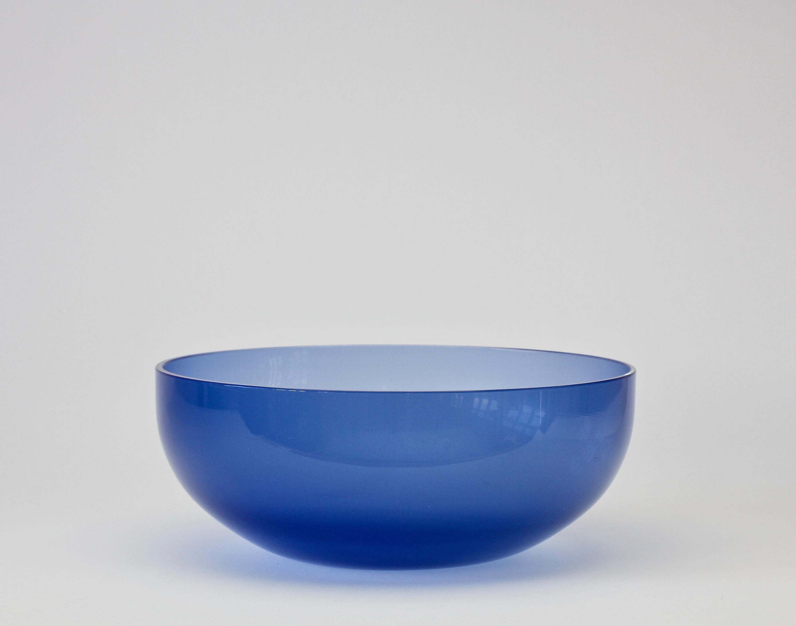Sapphire blue colored (colored) vintage Murano glass serving bowl or dish attributed to Italian Murano glass designer by Antonio da Ros (1936-2012) for Cenedese, circa 1970-1990. Wonderful sapphire blue color. Simplistic yet elegant form, almost