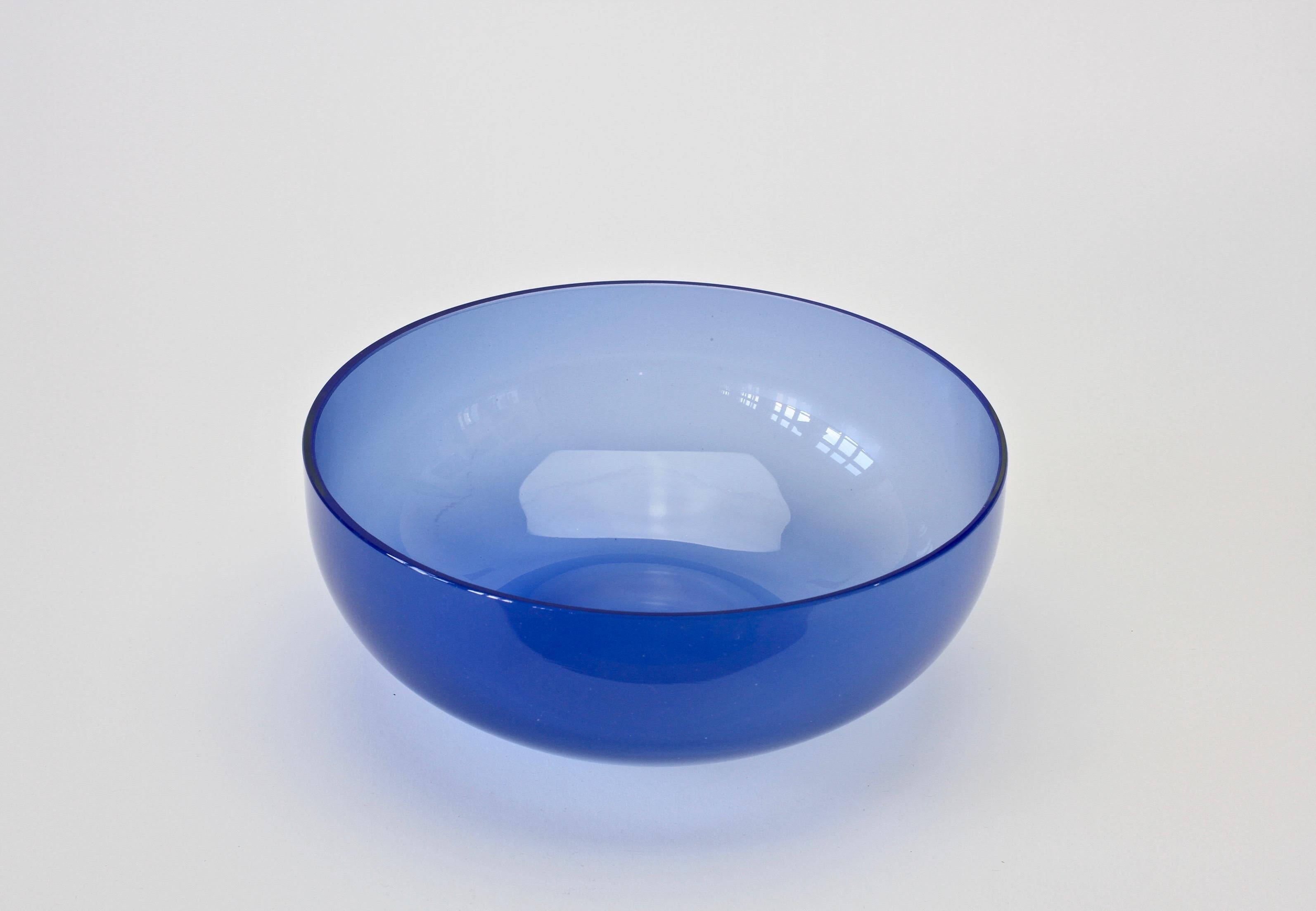 Antonio da Ros 'Attributed' for Cenedese Opaline Blue Colored Murano Glass Bowl In Good Condition For Sale In Landau an der Isar, Bayern