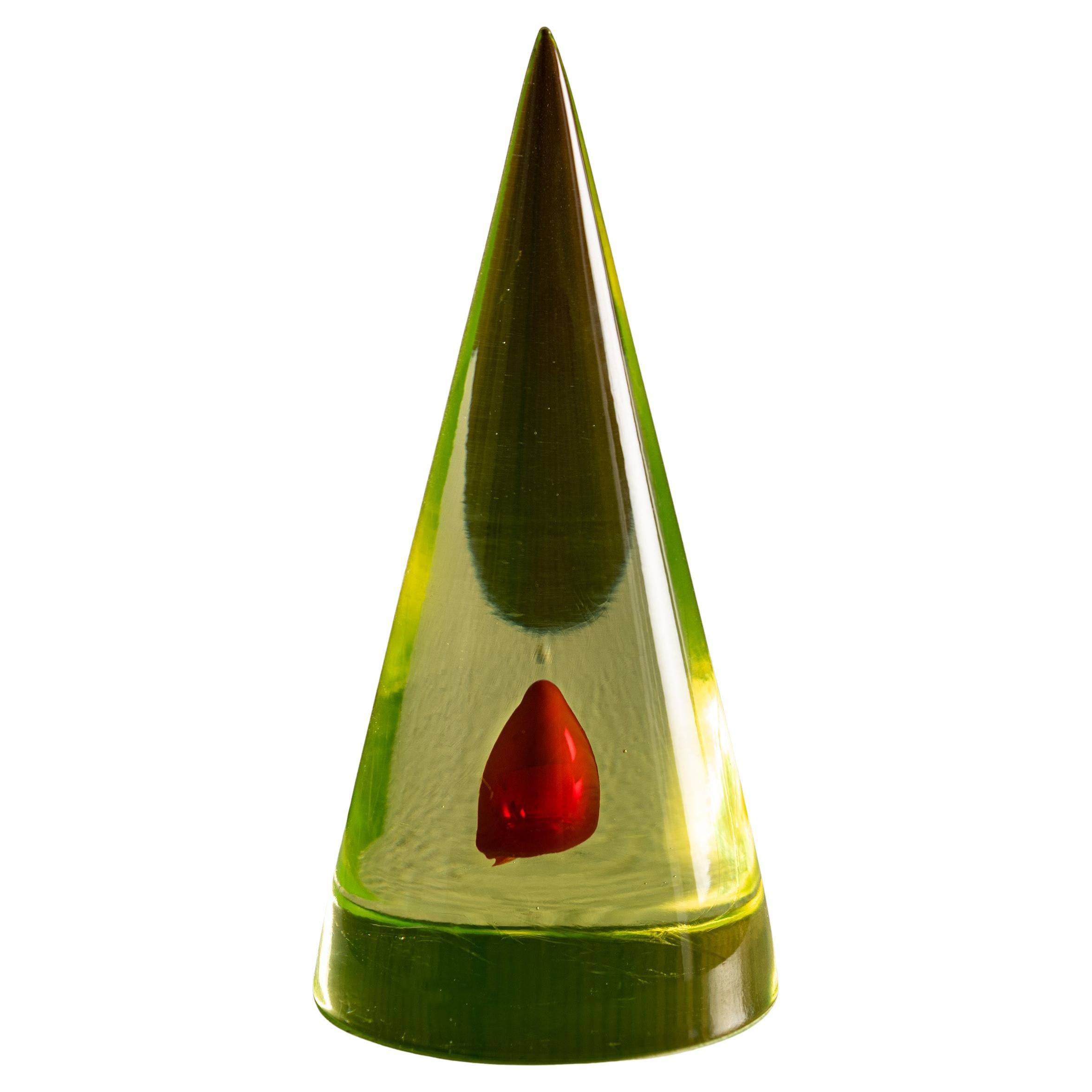 Antonio Da Ros (attrib.), Murano Uranium Glass Cone Sculpture with Red Sommerso For Sale