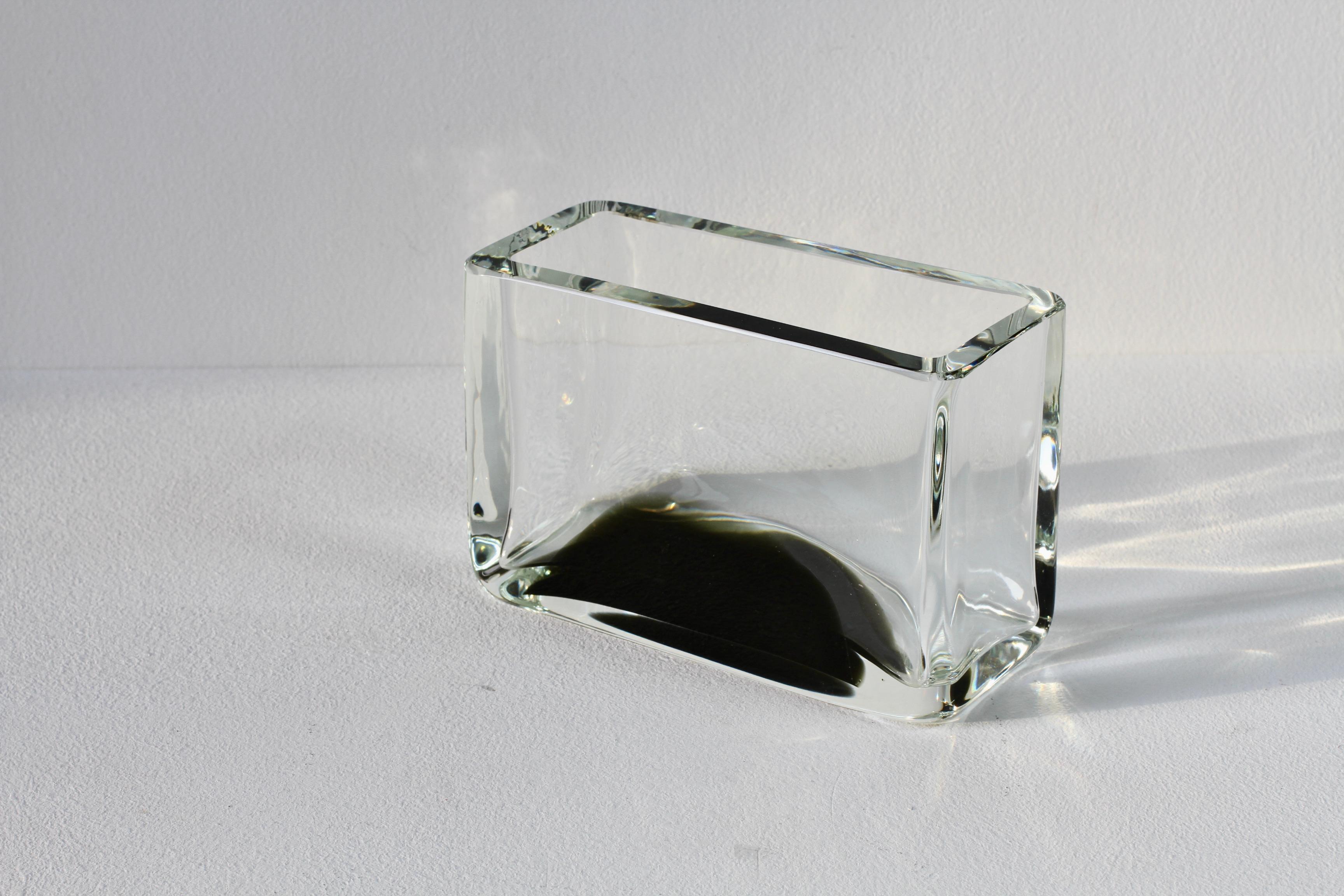Antonio da Ros pour Cenedese Vase rectangulaire italien en verre de Murano noir et transparent en vente 4