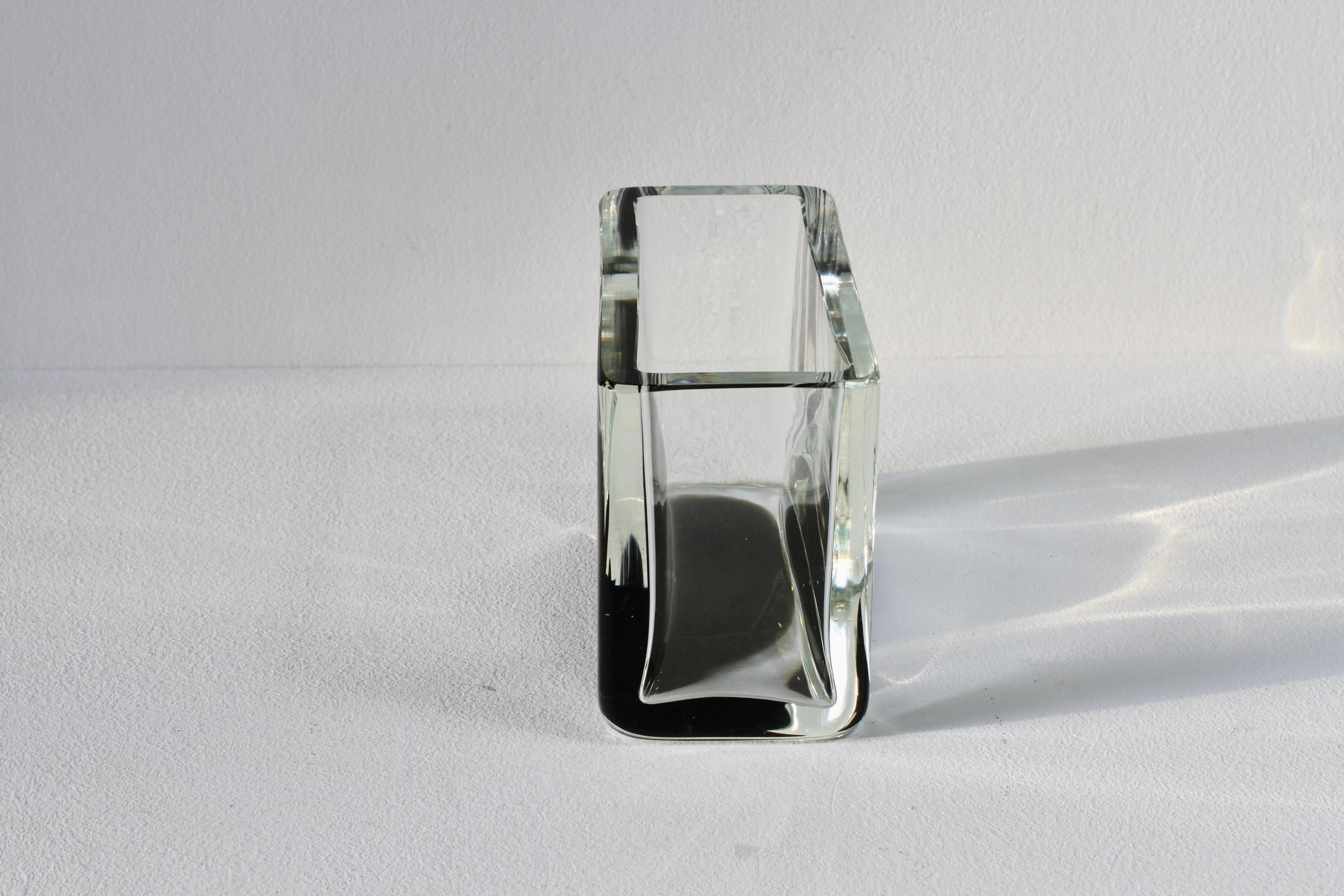 Antonio da Ros pour Cenedese Vase rectangulaire italien en verre de Murano noir et transparent en vente 5