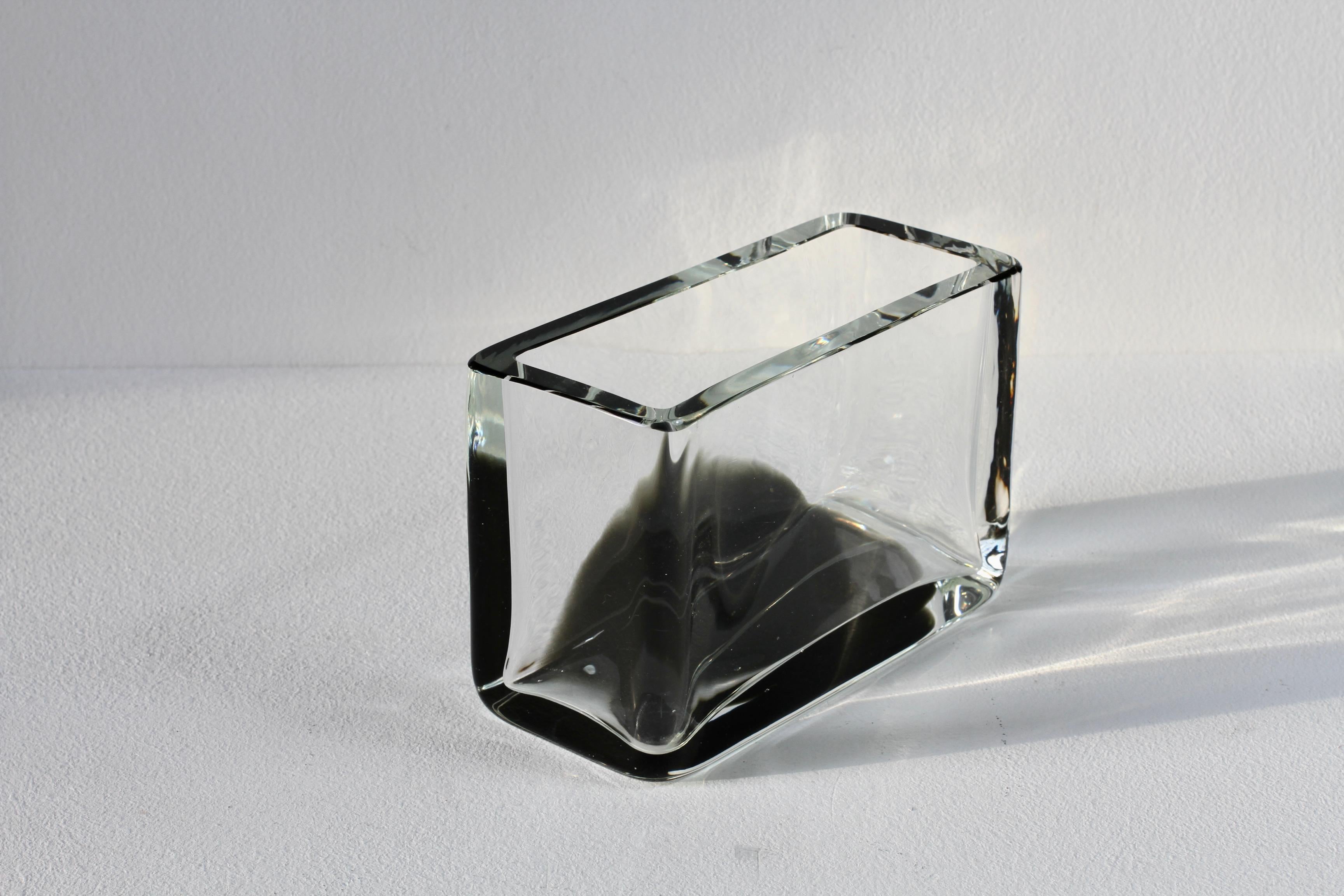 Antonio da Ros pour Cenedese Vase rectangulaire italien en verre de Murano noir et transparent en vente 6