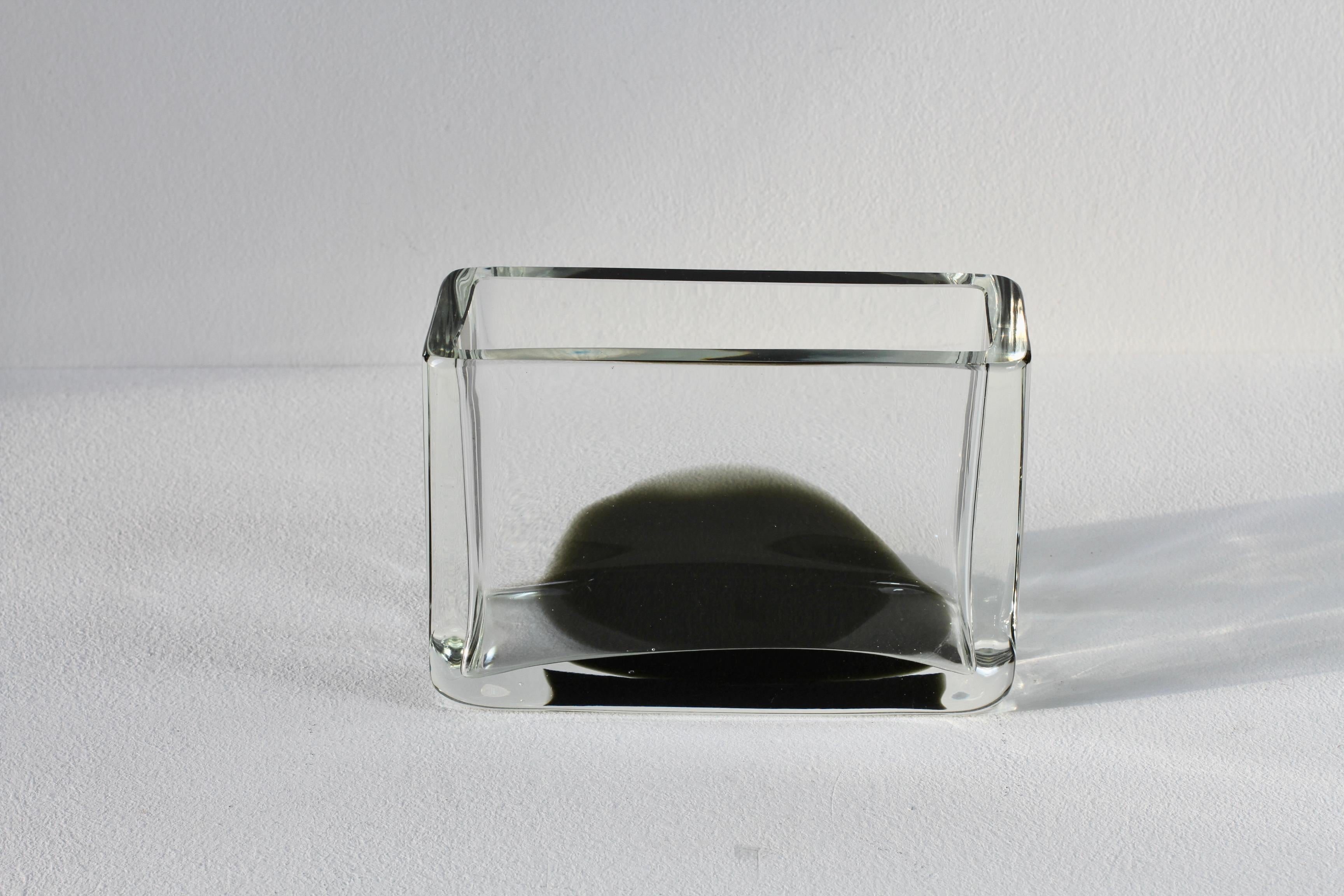 Antonio da Ros pour Cenedese Vase rectangulaire italien en verre de Murano noir et transparent en vente 7