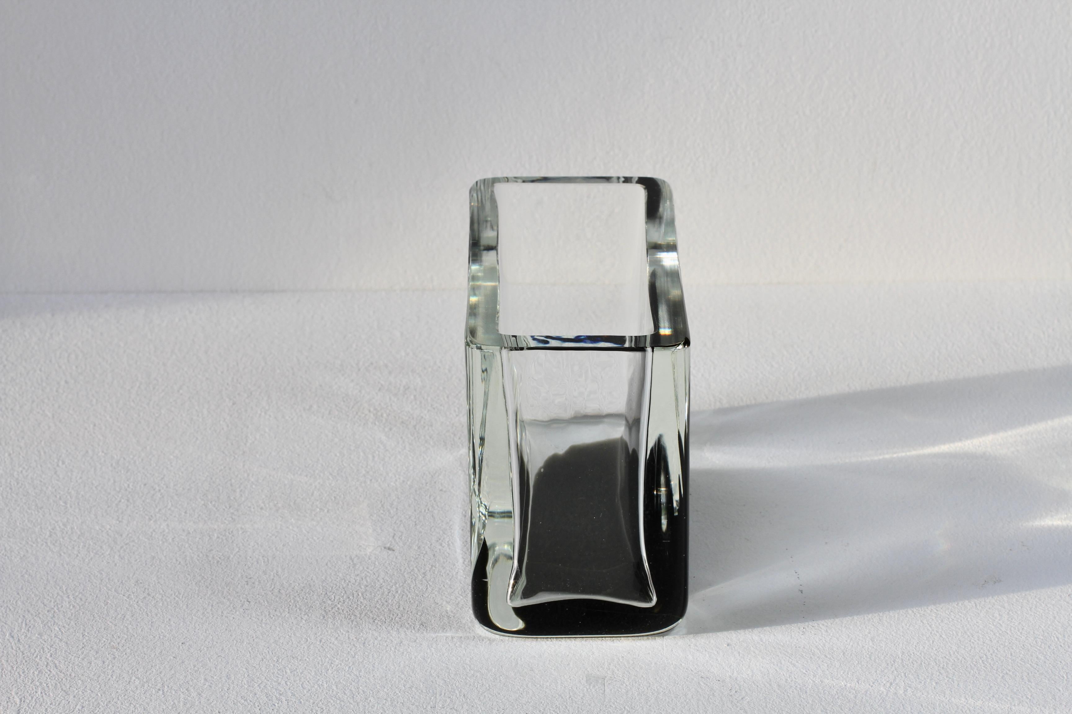 Antonio da Ros pour Cenedese Vase rectangulaire italien en verre de Murano noir et transparent en vente 9
