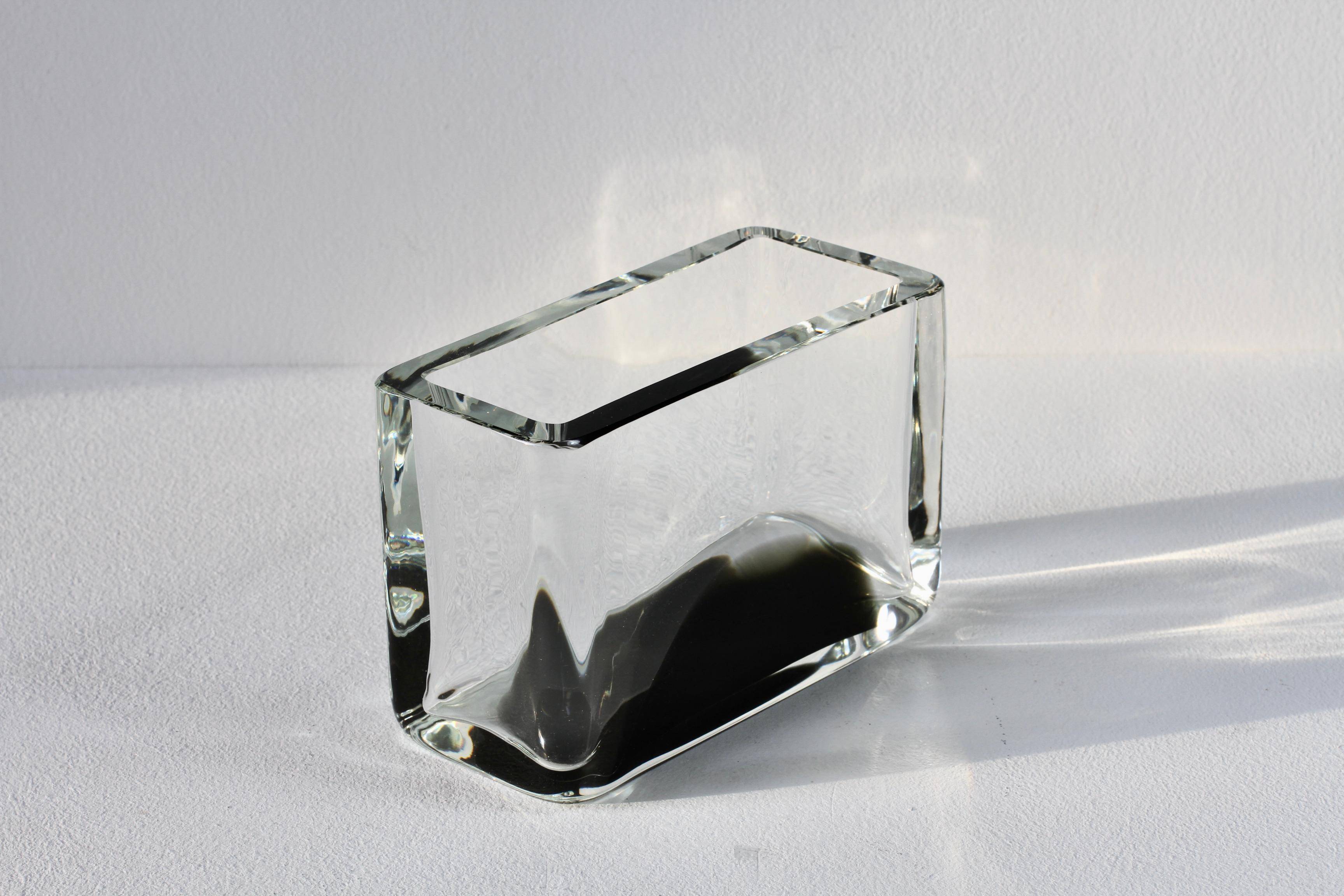 Antonio da Ros pour Cenedese Vase rectangulaire italien en verre de Murano noir et transparent en vente 10