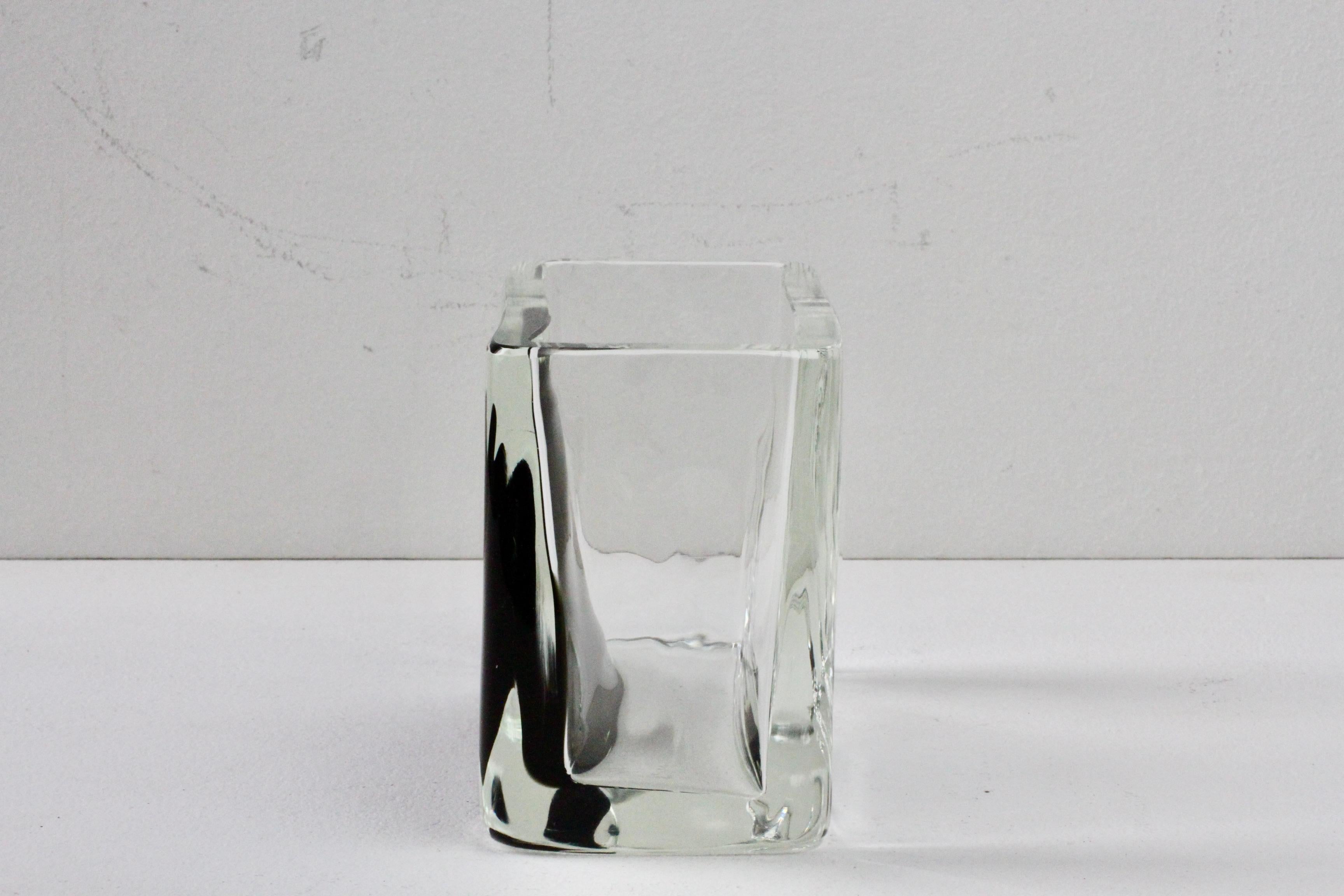 Antonio da Ros per Cenedese grande, pesante ed elegante vaso vintage Mid-Century modern in vetro di Murano, rettangolare e largo, circa 1965-1975. Questo raro, grande e pesante pezzo di vetro presenta una forma e un design semplicistico ed elegante