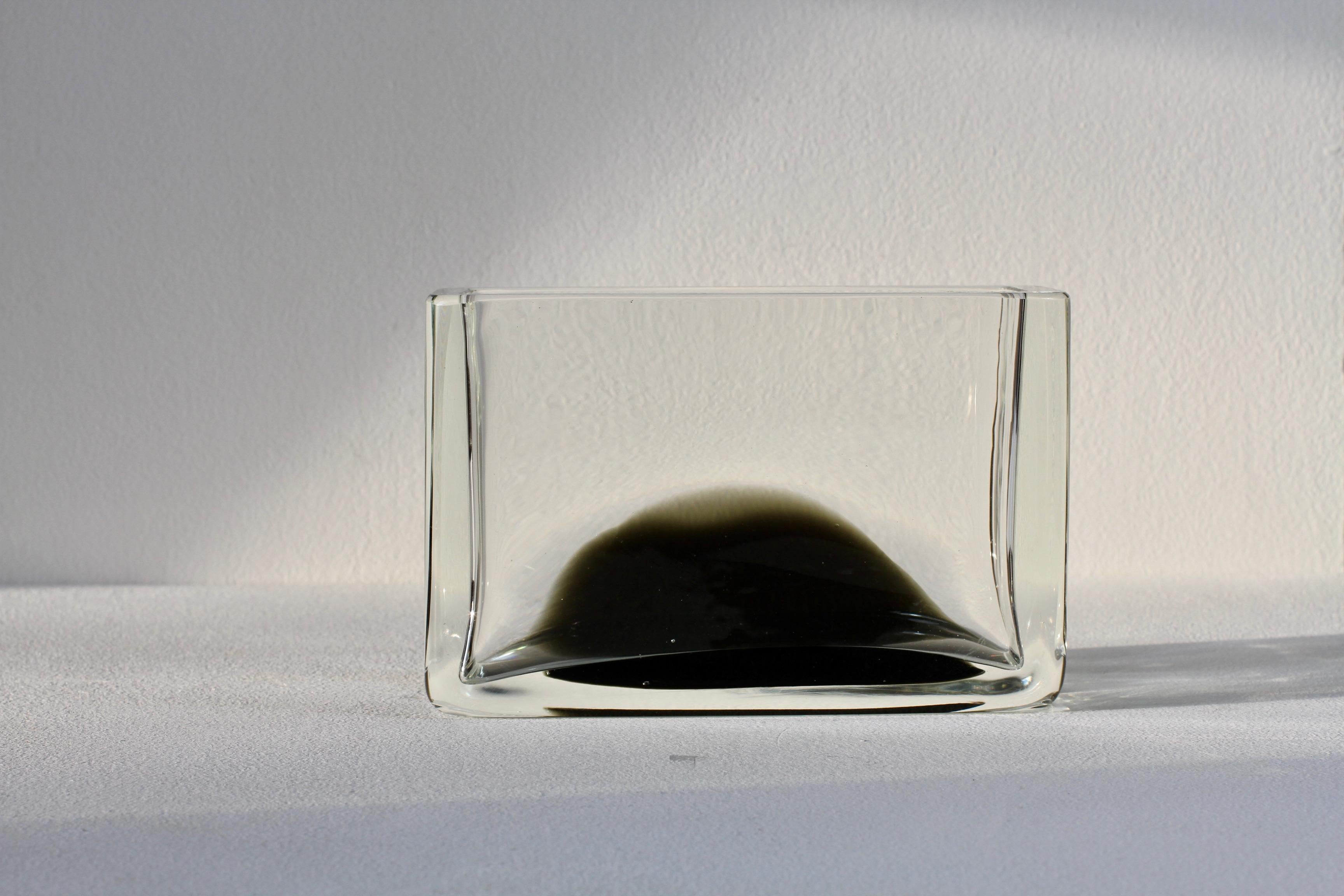 Antonio da Ros pour Cenedese Vase rectangulaire italien en verre de Murano noir et transparent en vente 1