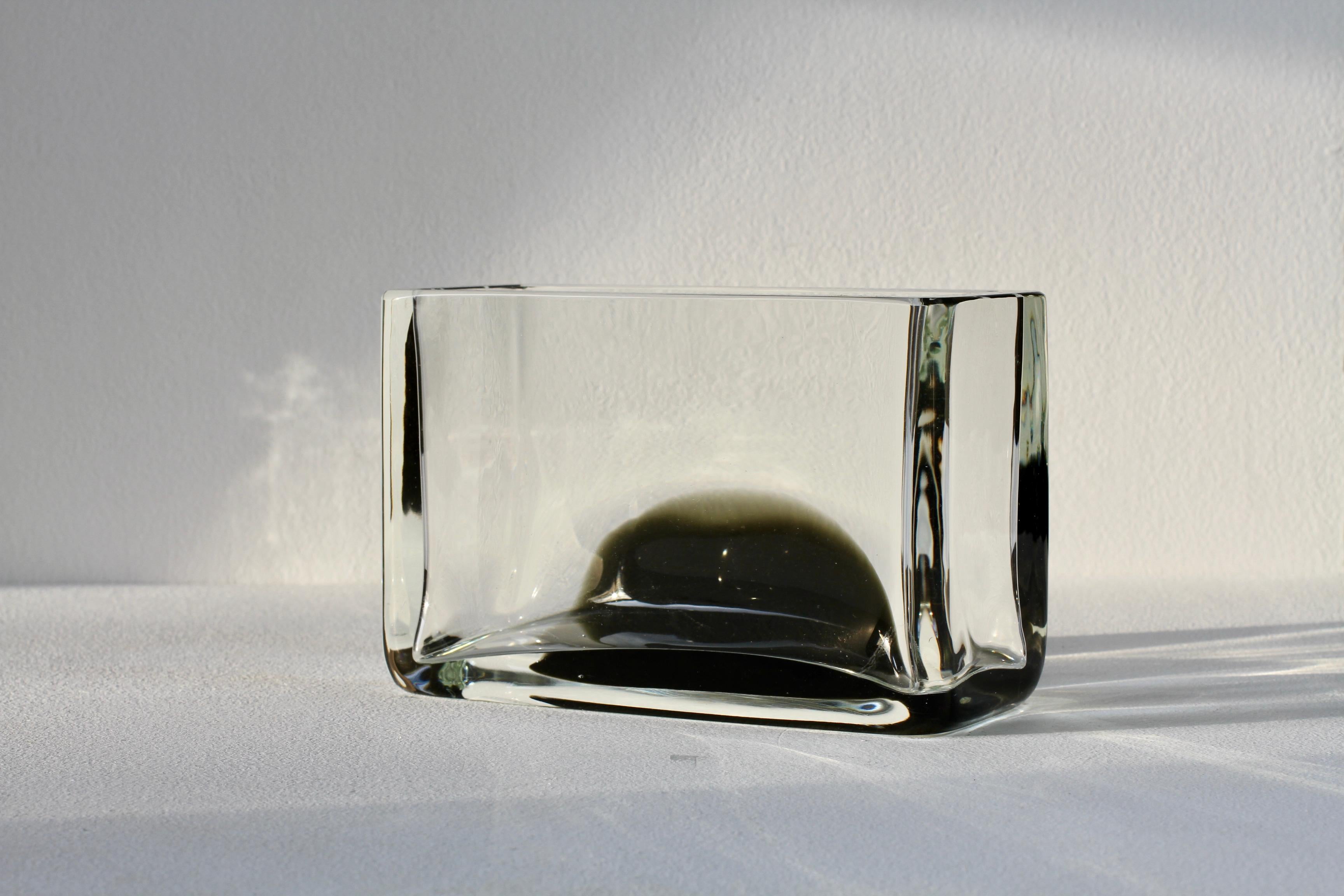 Antonio da Ros pour Cenedese Vase rectangulaire italien en verre de Murano noir et transparent en vente 2