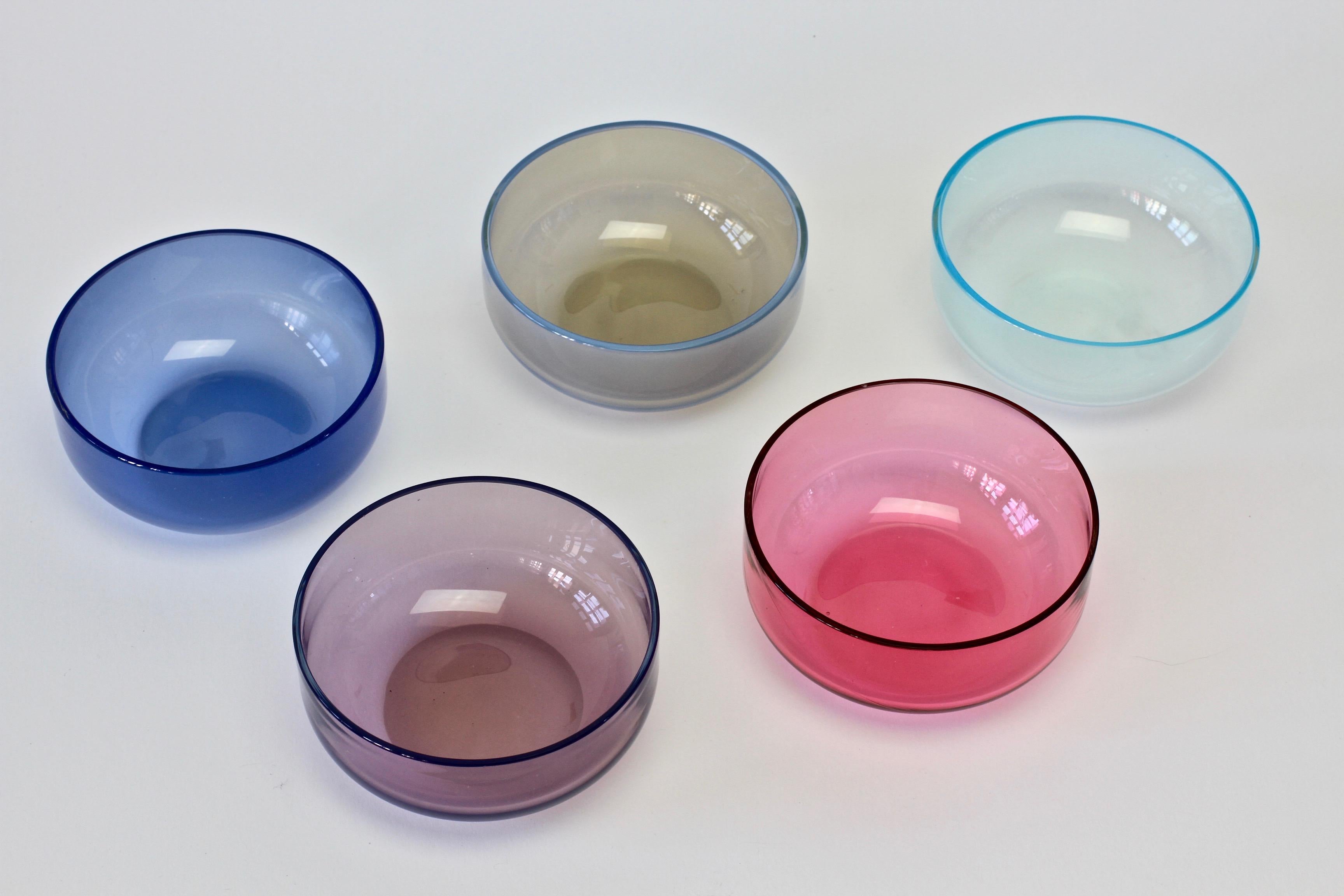 Set von lebhaft farbenfrohen Glasschalen von Antonio da Ros für Cenedese aus Muranoglas im Angebot 4