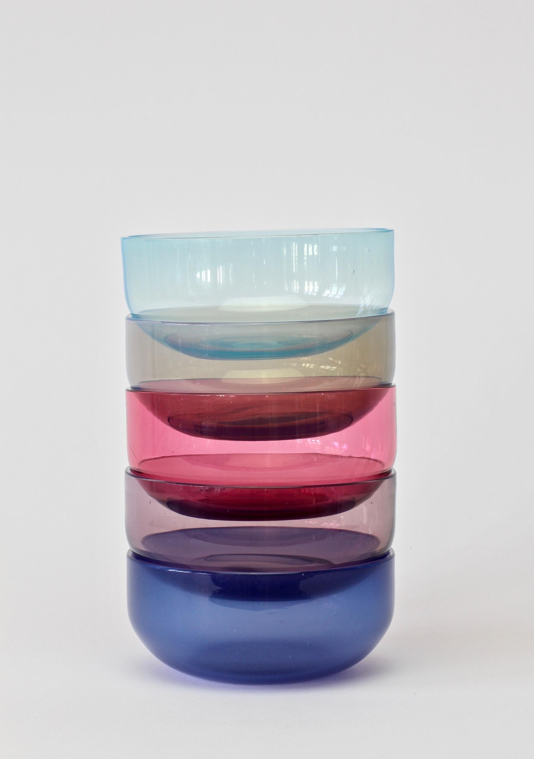 Antonio da Ros for Cenedese Murano Glass Set of Vibrantly Colored Glass Bowls For Sale 2