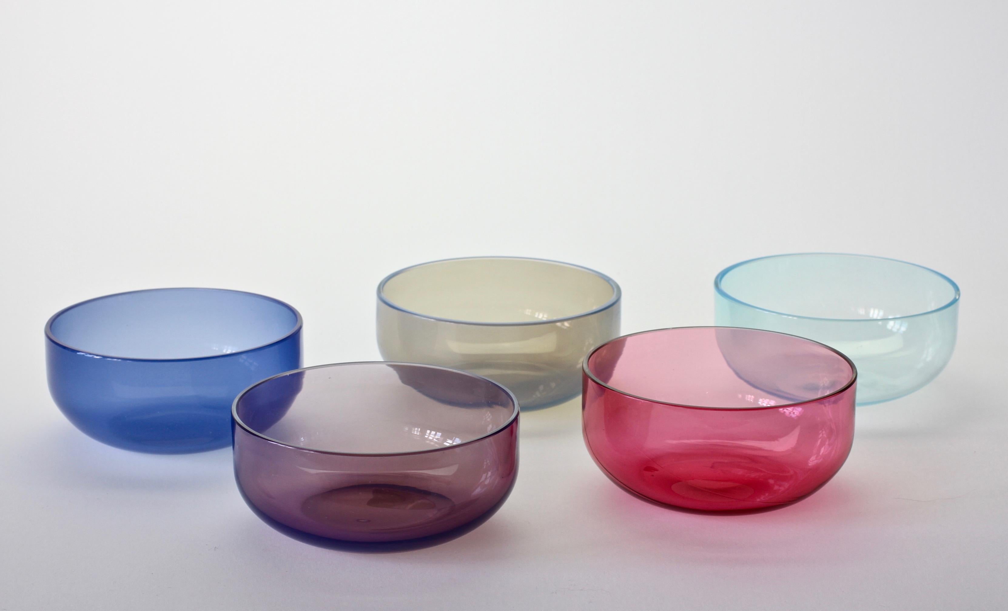 Set von lebhaft farbenfrohen Glasschalen von Antonio da Ros für Cenedese aus Muranoglas (Italienisch) im Angebot