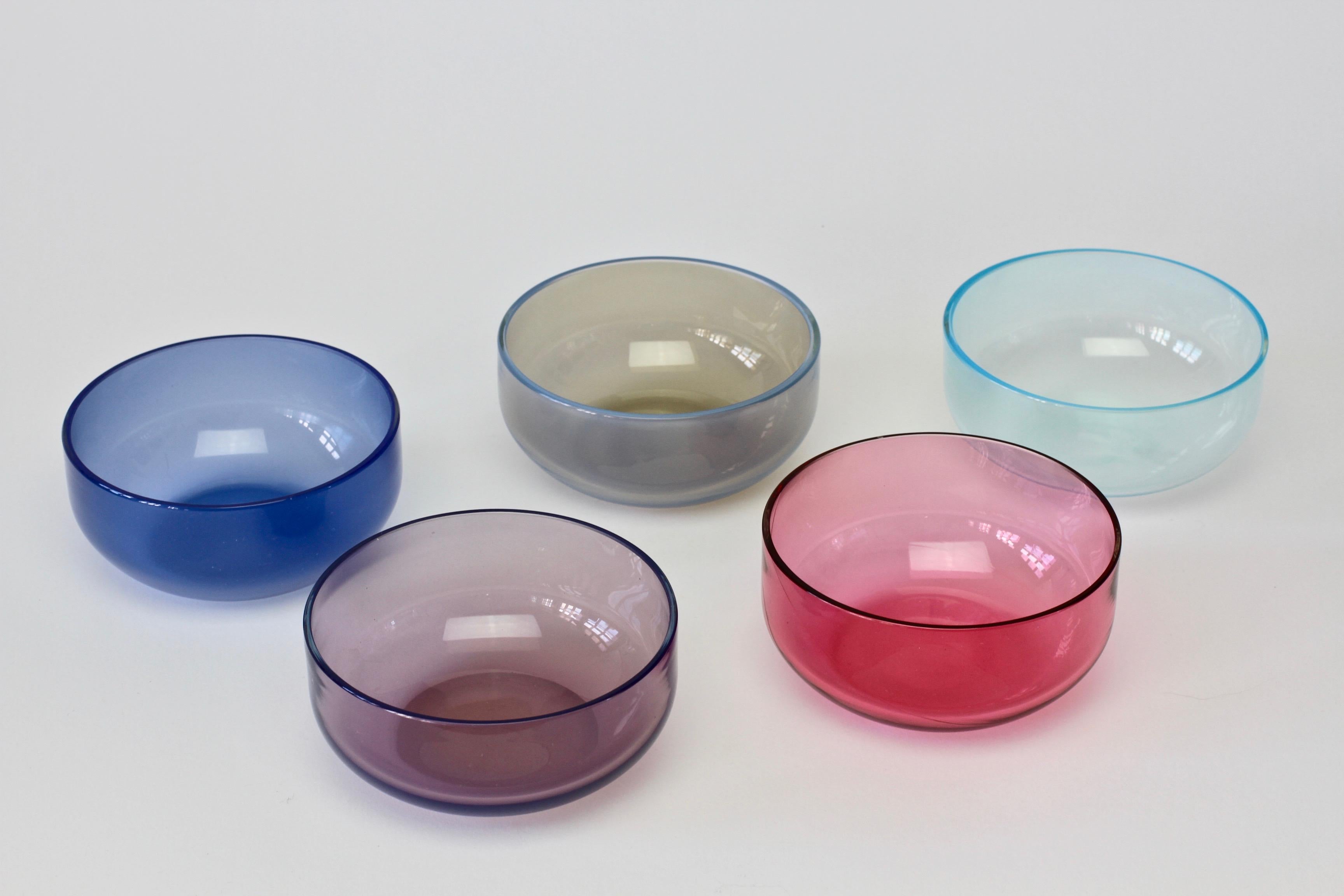 Italian Antonio da Ros for Cenedese Murano Glass Set of Vibrantly Colored Glass Bowls For Sale